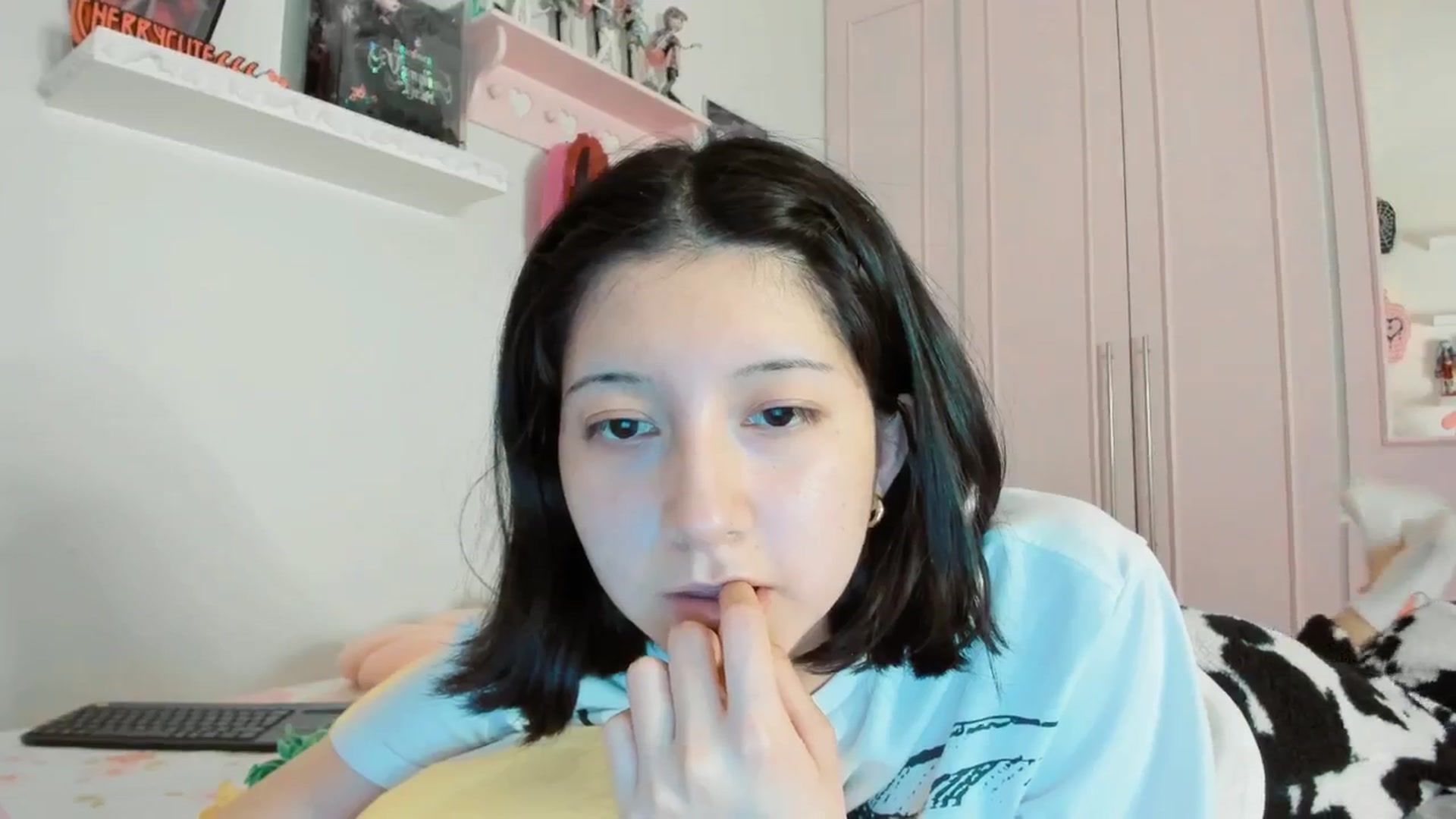 Gallery image thumbnail from Cherrycute666's myfreecams stream on, 01/28/2026, 06:55 image 16 of 20