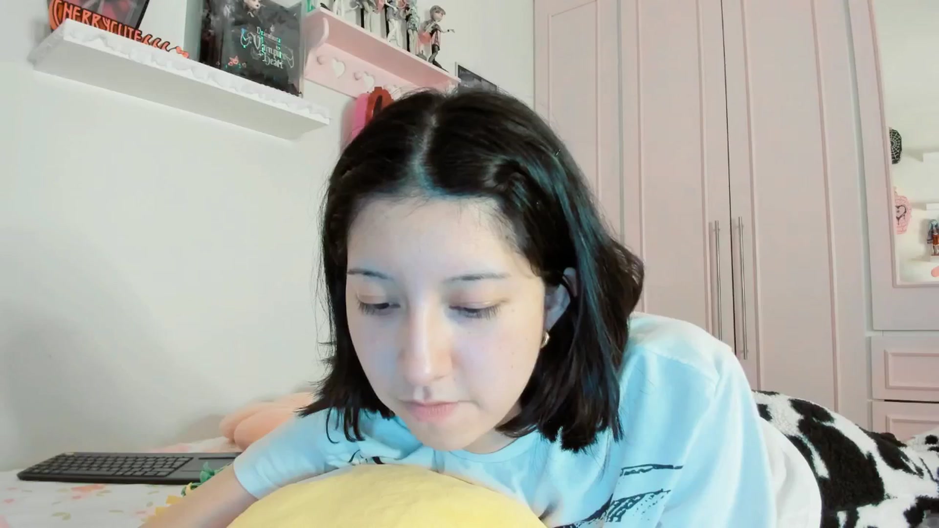 Gallery image thumbnail from Cherrycute666's myfreecams stream on, 01/28/2026, 06:55 image 17 of 20
