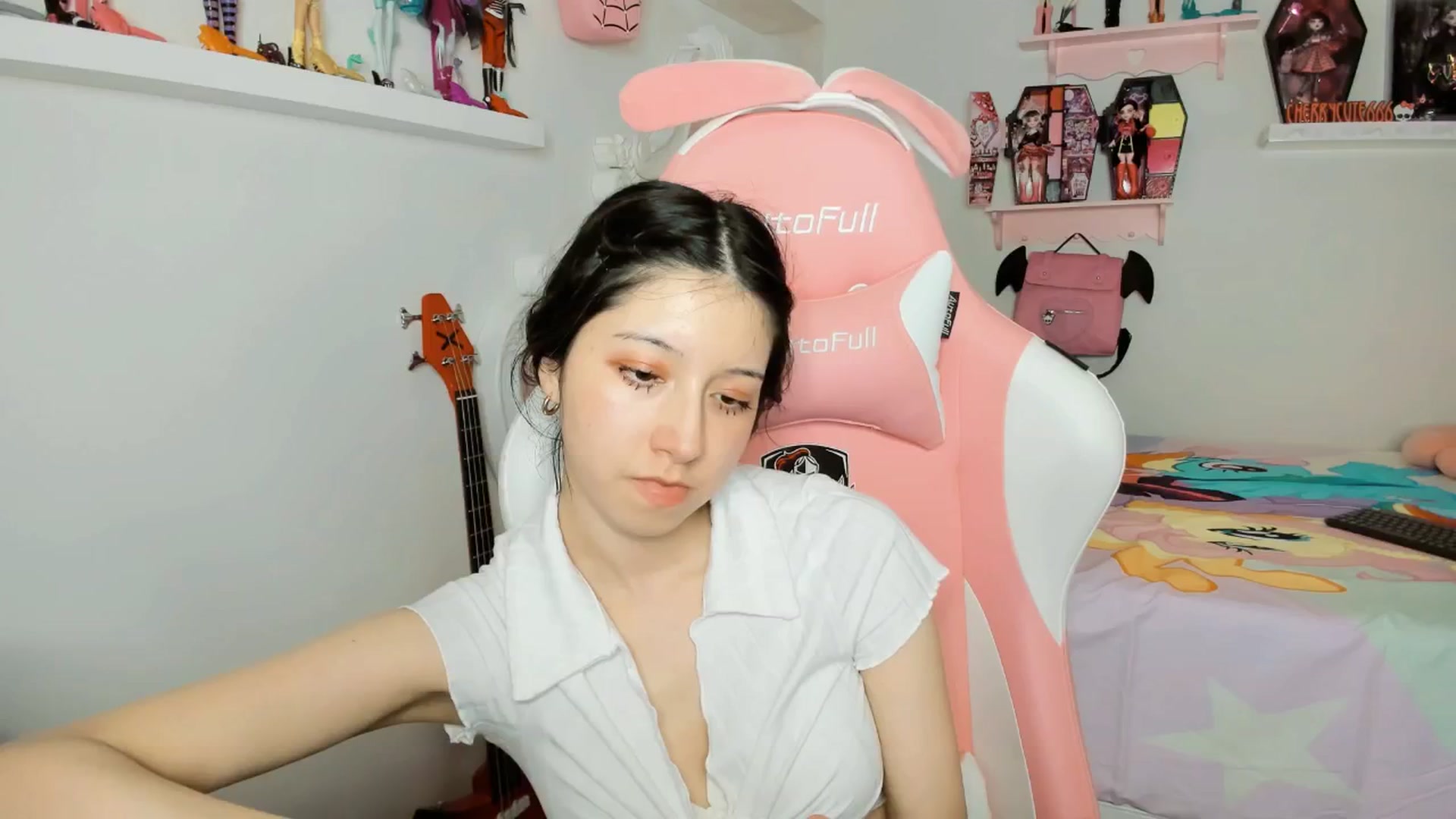 Gallery image thumbnail from Cherrycute666's myfreecams stream on, 02/13/2026, 05:08 image 13 of 20