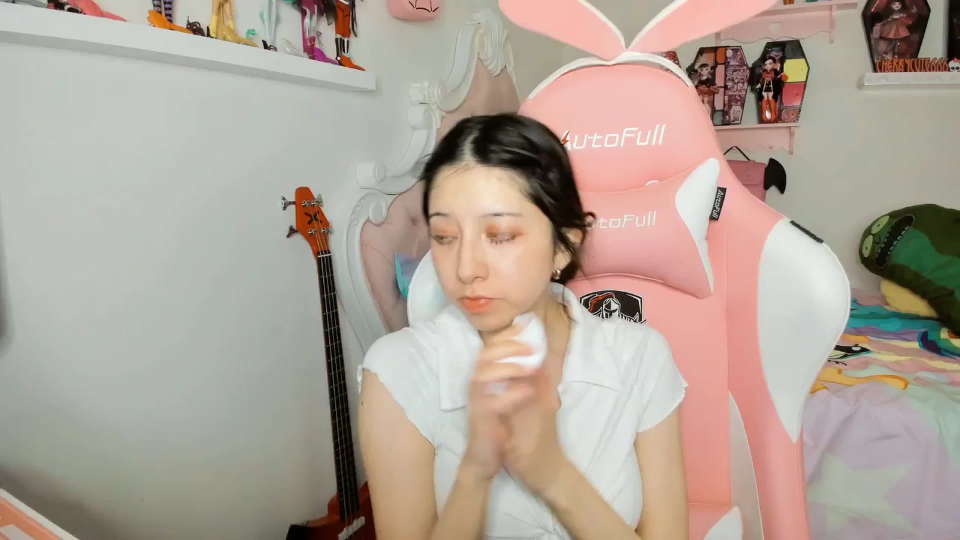 Gallery image thumbnail from Cherrycute666's myfreecams stream on, 02/13/2026, 08:29 image 6 of 20