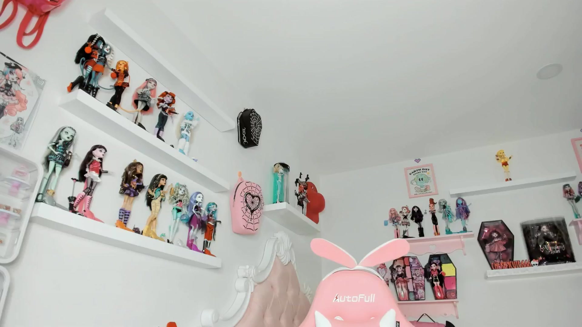 Gallery image thumbnail from Cherrycute666's myfreecams stream on, 02/14/2026, 06:59 image 12 of 20