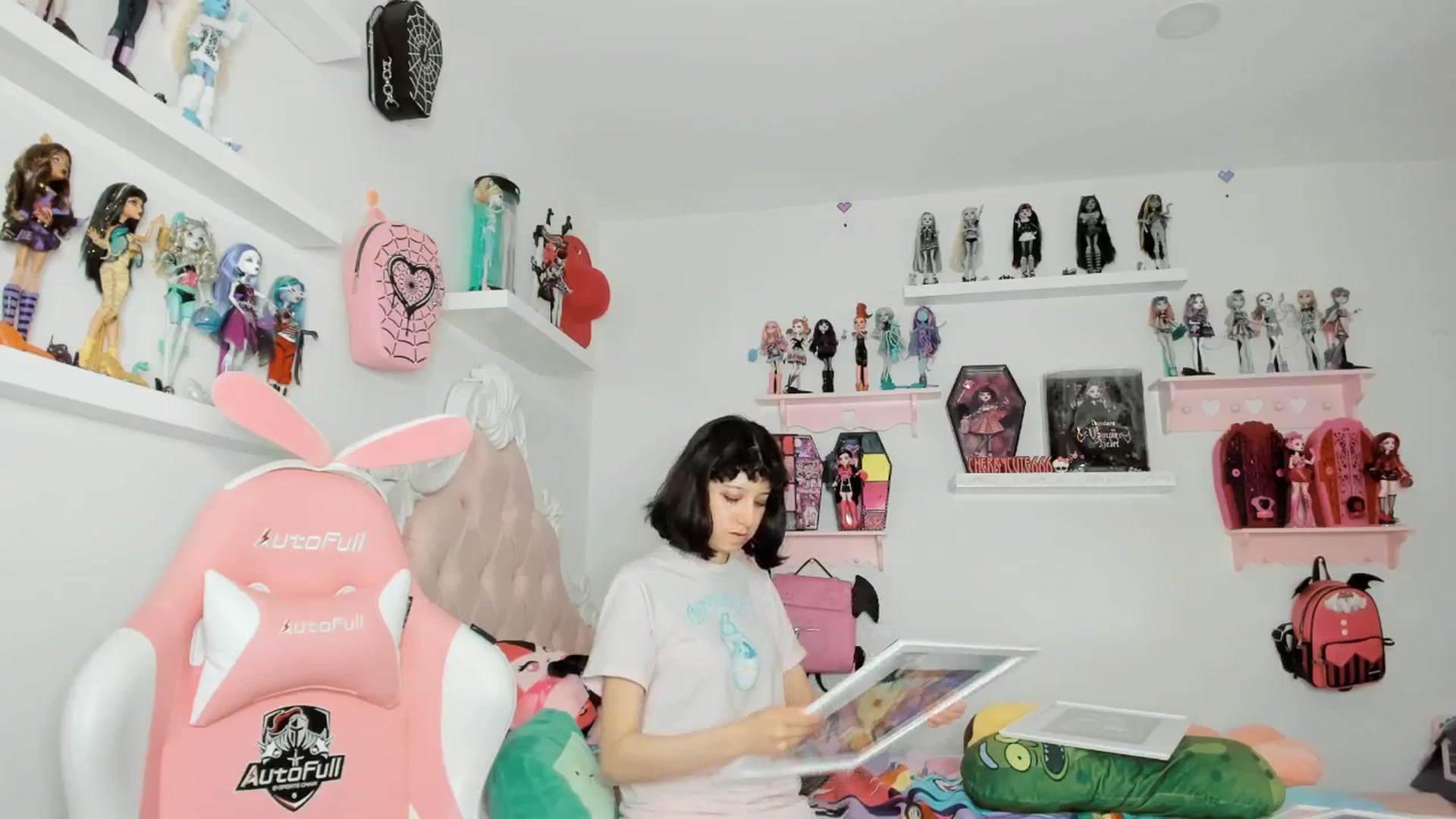 Gallery image thumbnail from Cherrycute666's myfreecams stream on, 02/14/2026, 06:59 image 16 of 20