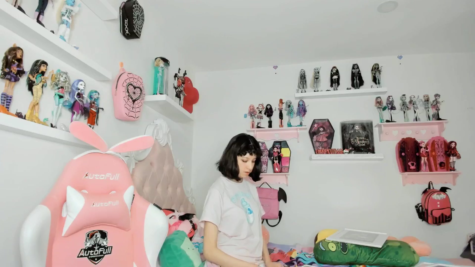 Gallery image thumbnail from Cherrycute666's myfreecams stream on, 02/14/2026, 06:59 image 15 of 20