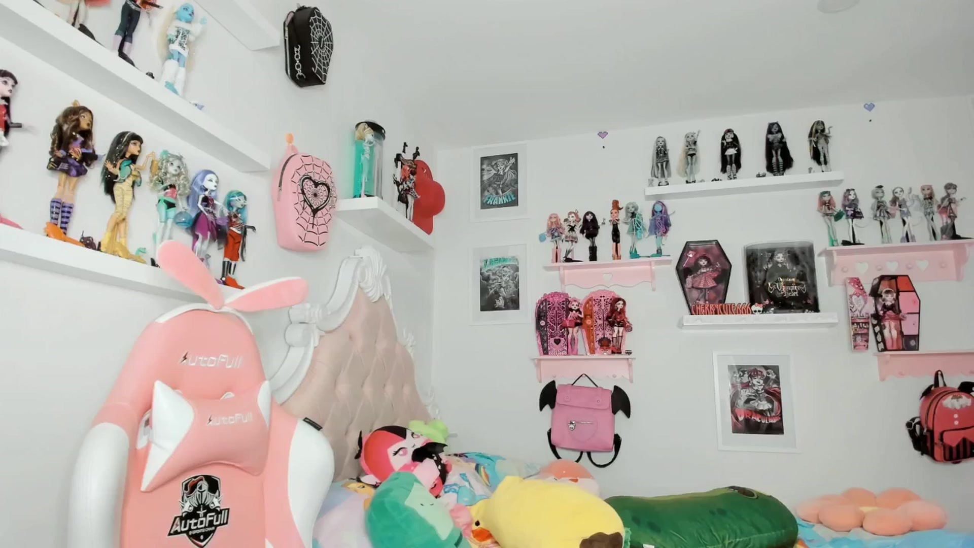 Gallery image thumbnail from Cherrycute666's myfreecams stream on, 02/14/2026, 09:09 image 1 of 20