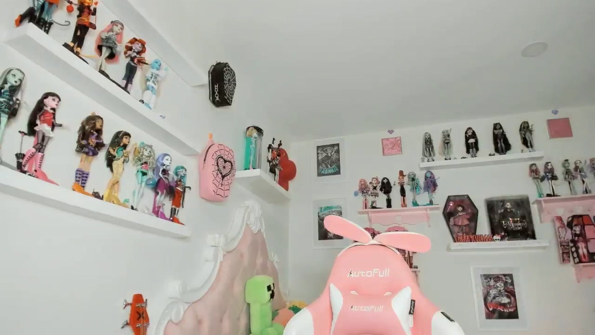 Gallery image thumbnail from Cherrycute666's myfreecams stream on, 02/19/2026, 02:39 image 17 of 20