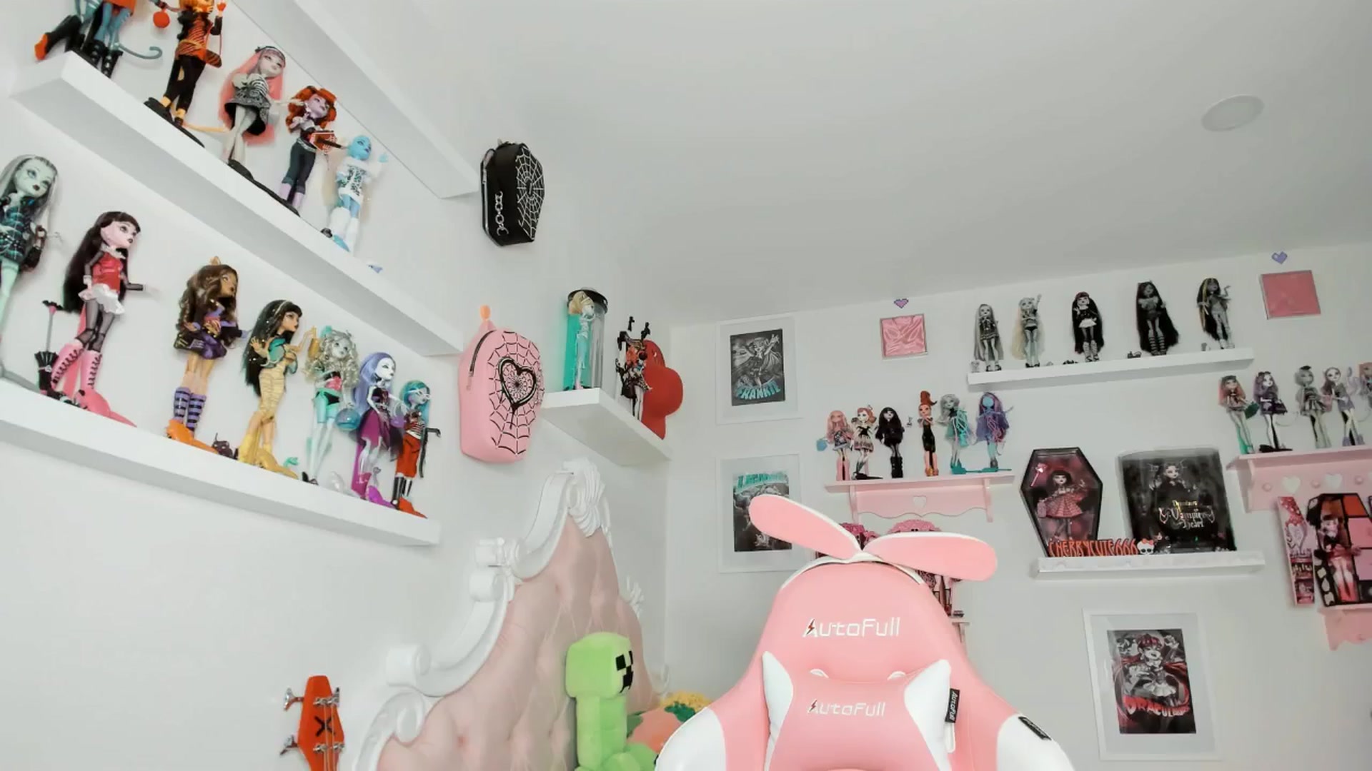 Gallery image thumbnail from Cherrycute666's myfreecams stream on, 02/19/2026, 02:39 image 15 of 20