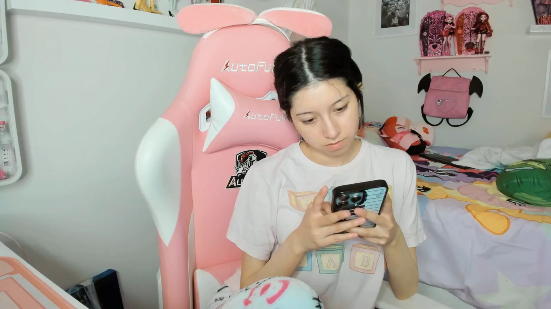 Gallery image thumbnail from Cherrycute666's myfreecams stream on, 02/23/2026, 01:31 image 17 of 20