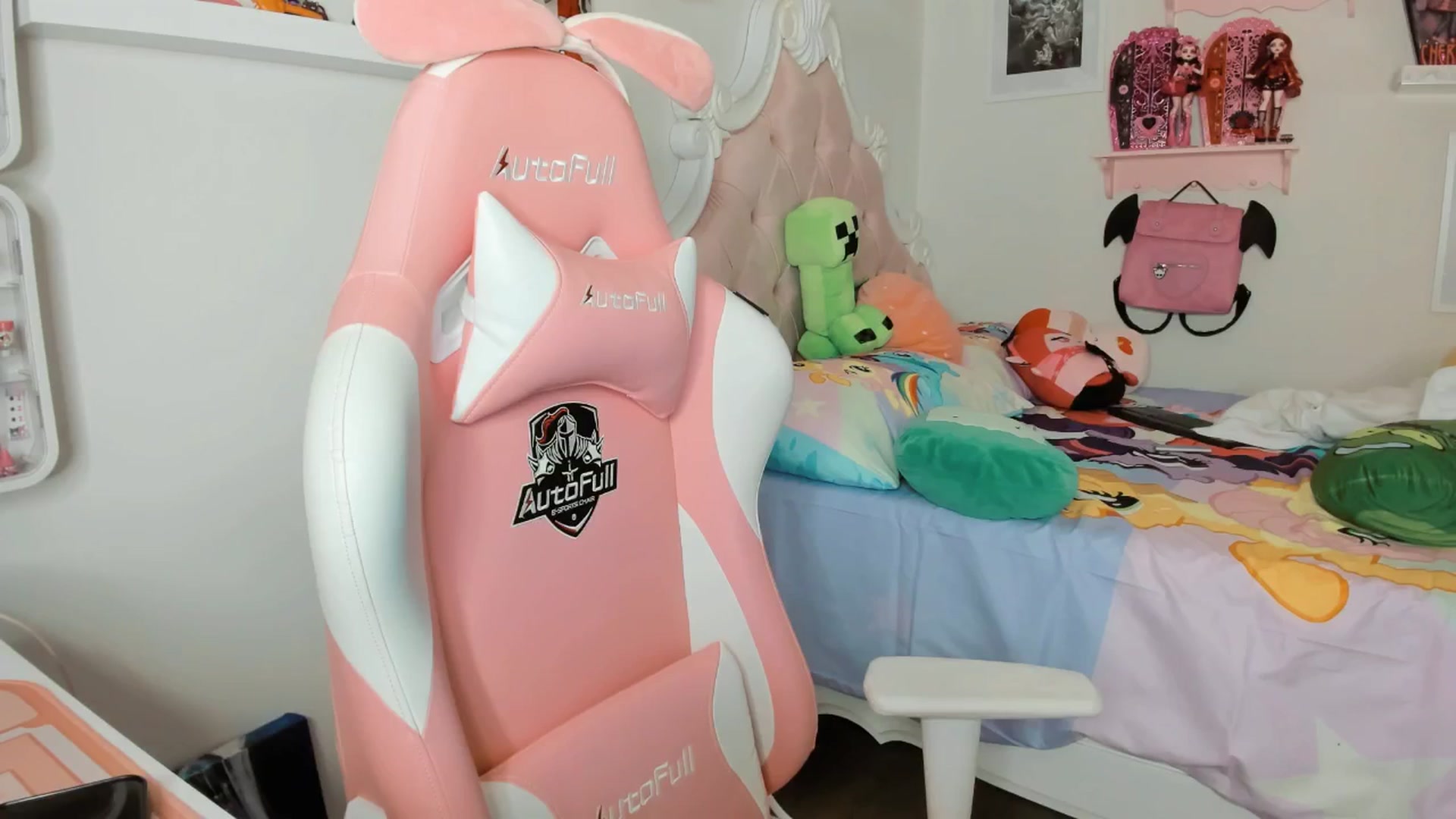 Gallery image thumbnail from Cherrycute666's myfreecams stream on, 02/23/2026, 01:31 image 16 of 20