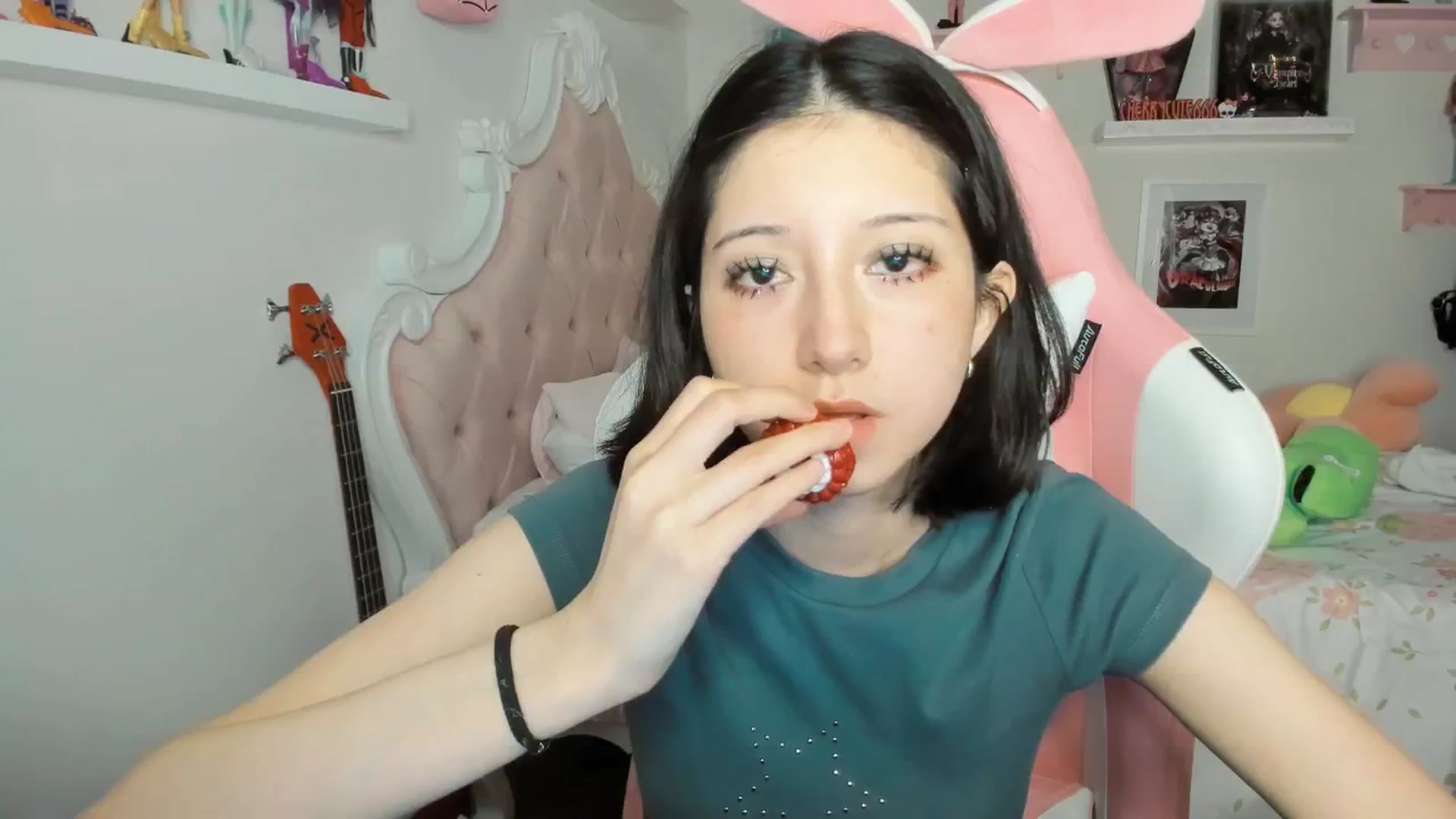 Gallery image thumbnail from Cherrycute666's myfreecams stream on, 03/01/2026, 03:21 image 5 of 20