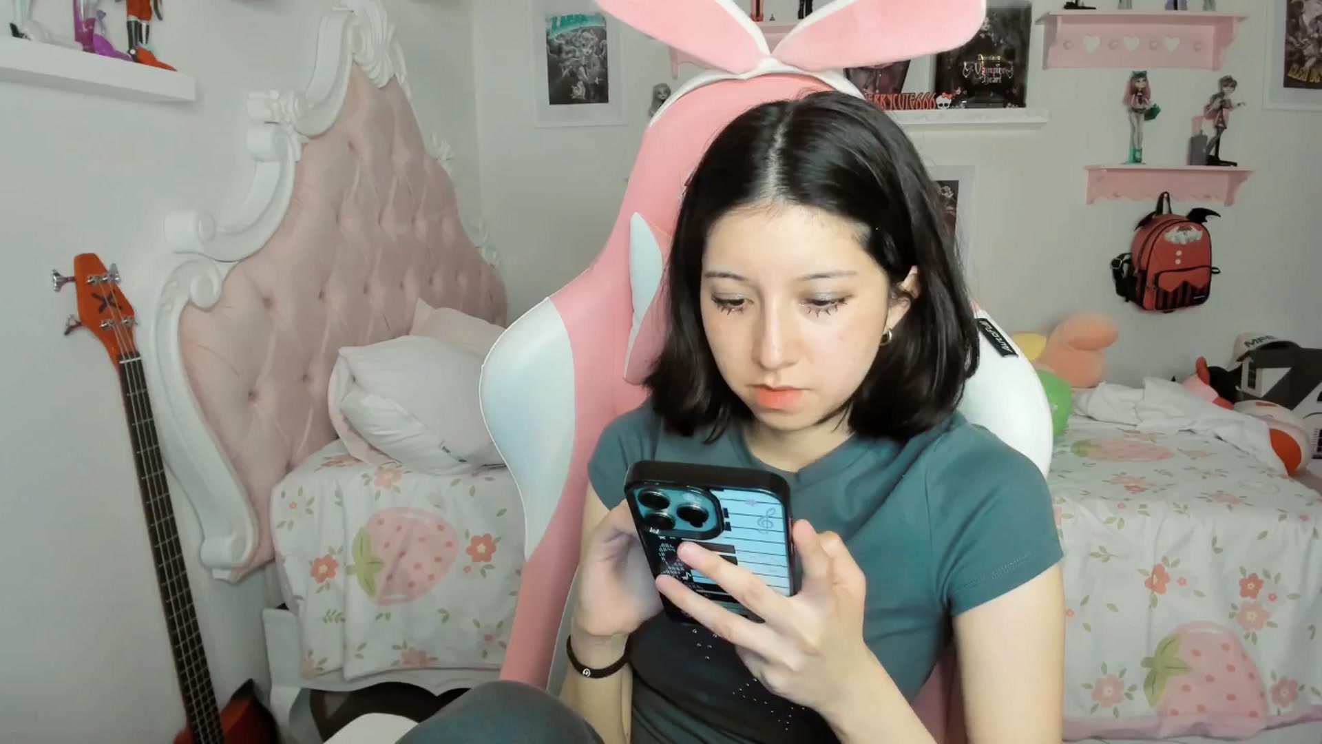 Gallery image thumbnail from Cherrycute666's myfreecams stream on, 03/01/2026, 03:21 image 15 of 20
