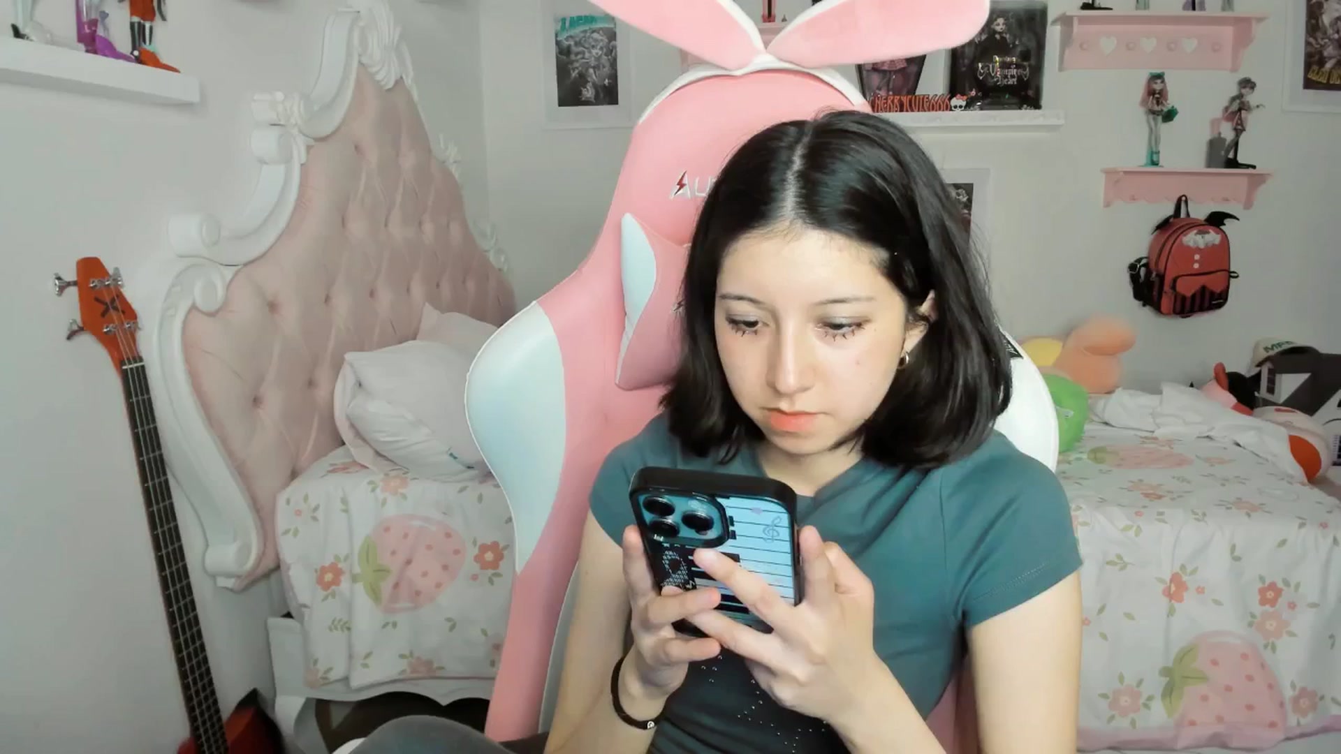 Gallery image thumbnail from Cherrycute666's myfreecams stream on, 03/01/2026, 03:21 image 17 of 20