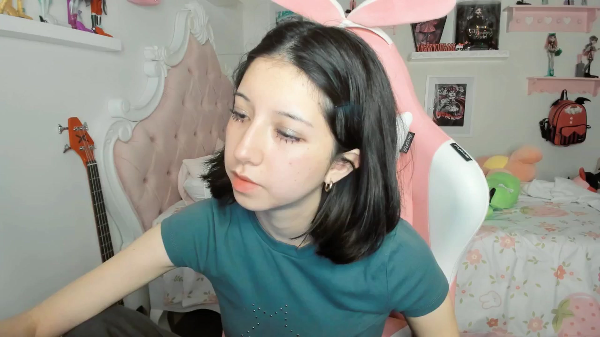 Gallery image thumbnail from Cherrycute666's myfreecams stream on, 03/01/2026, 03:21 image 18 of 20