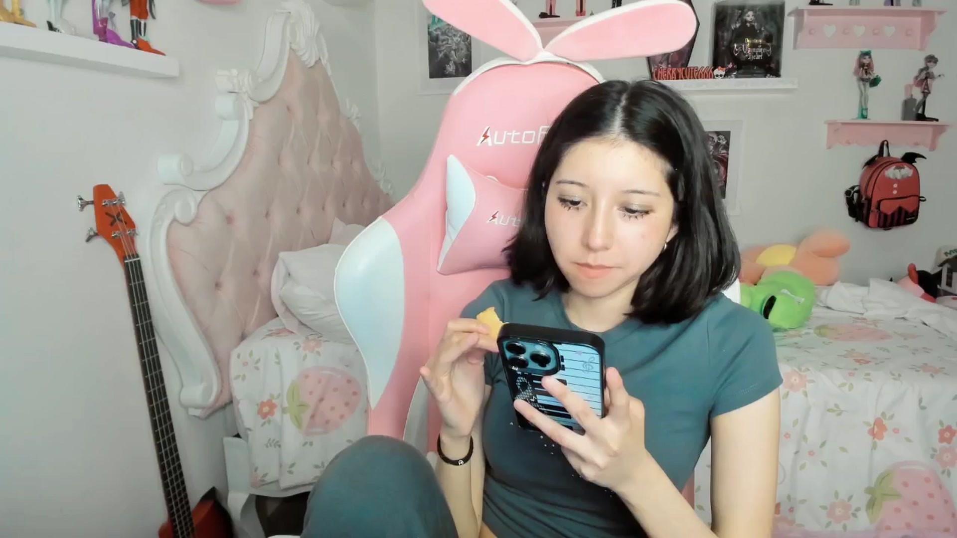 Gallery image thumbnail from Cherrycute666's myfreecams stream on, 03/01/2026, 03:21 image 1 of 20