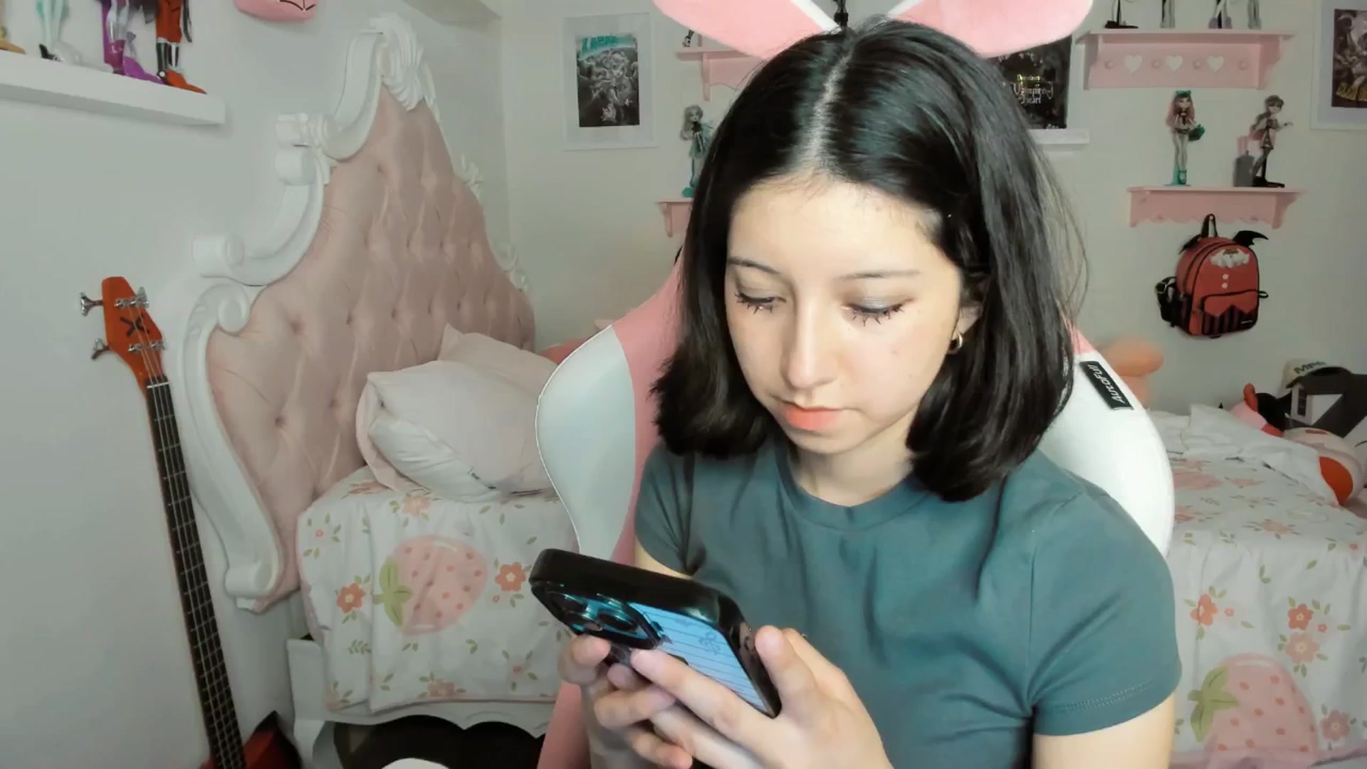 Gallery image thumbnail from Cherrycute666's myfreecams stream on, 03/01/2026, 05:36 image 4 of 20