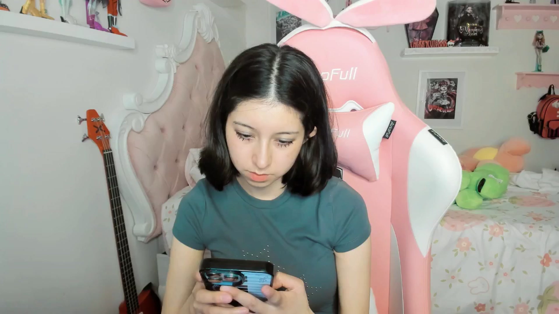 Gallery image thumbnail from Cherrycute666's myfreecams stream on, 03/01/2026, 05:36 image 2 of 20