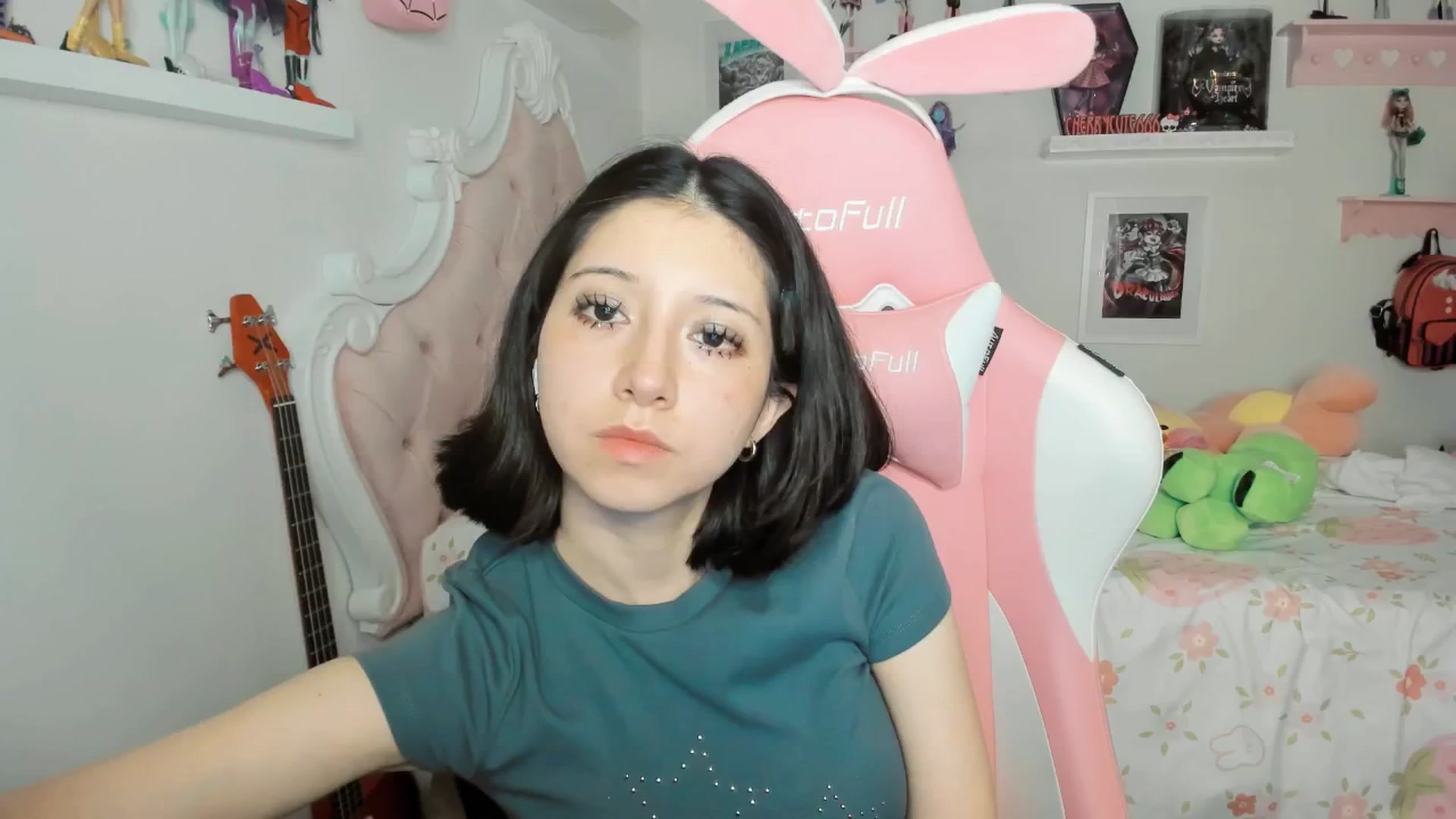 Gallery image thumbnail from Cherrycute666's myfreecams stream on, 03/01/2026, 05:36 image 6 of 20