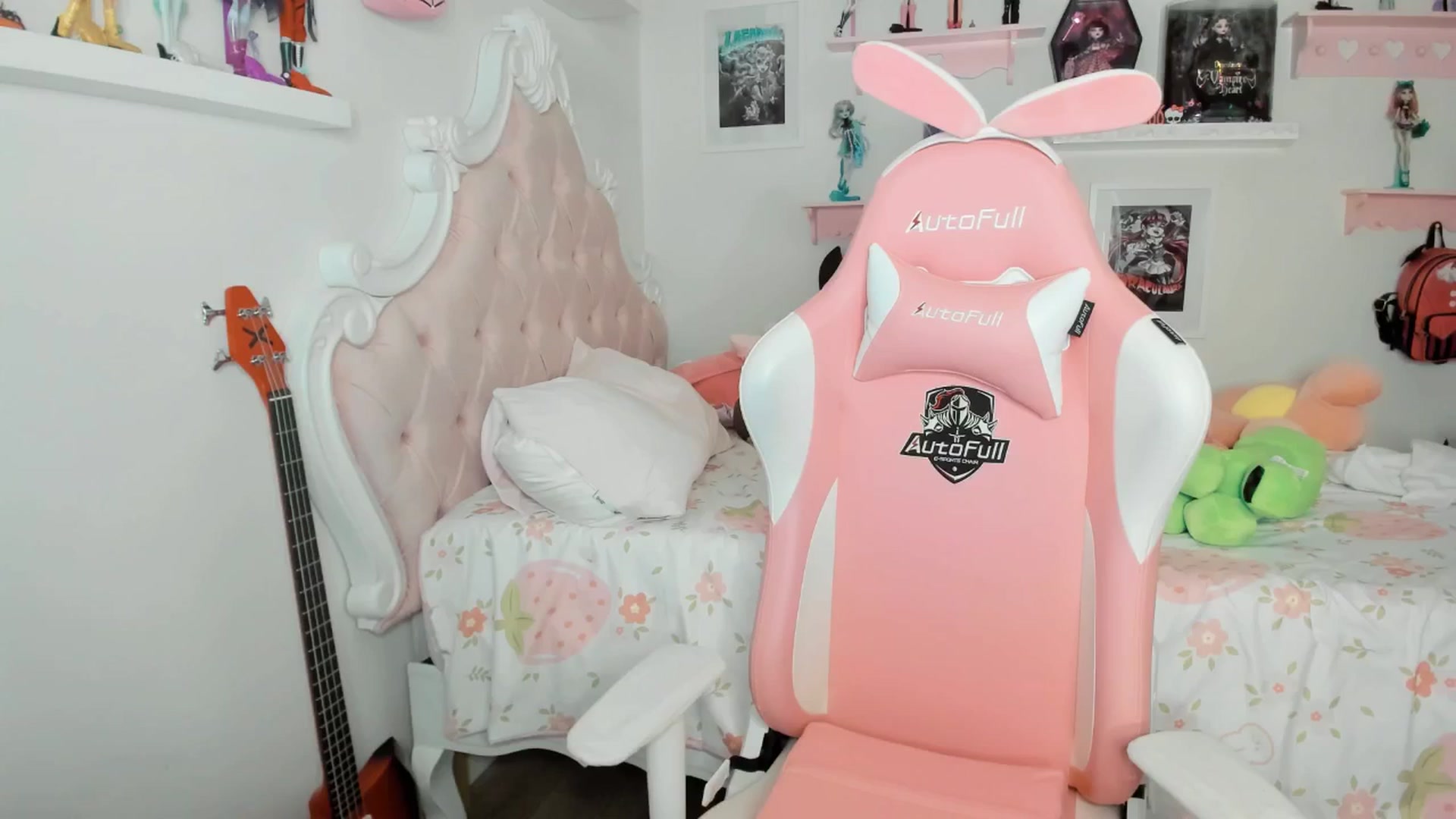 Gallery image thumbnail from Cherrycute666's myfreecams stream on, 03/01/2026, 05:36 image 1 of 20