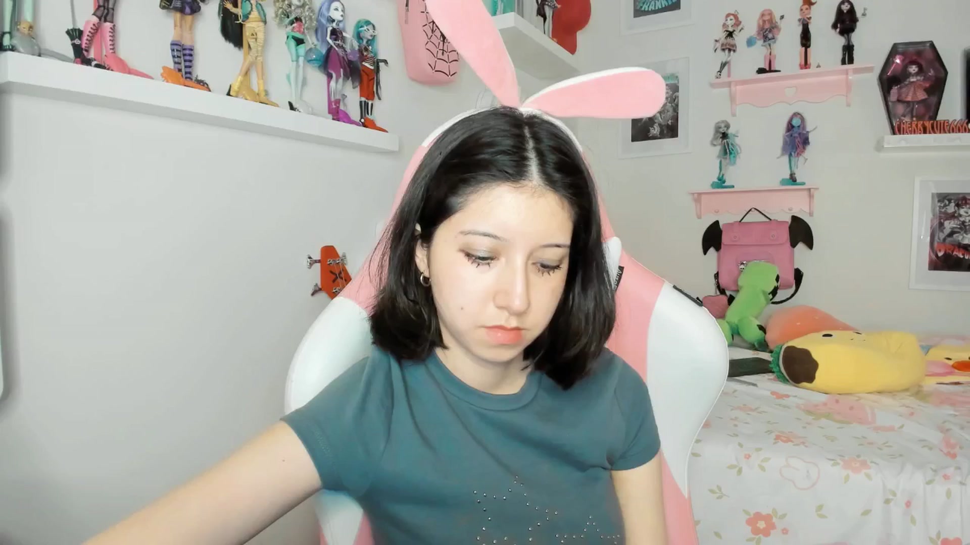 Gallery image thumbnail from Cherrycute666's myfreecams stream on, 03/01/2026, 08:39 image 12 of 20