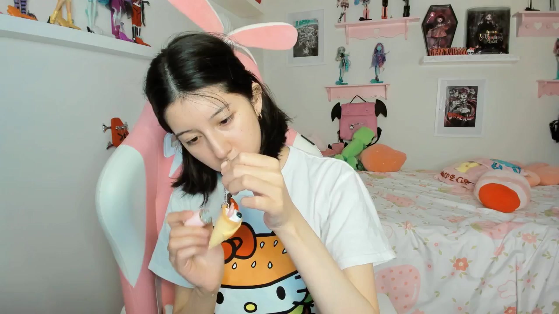 Gallery image thumbnail from Cherrycute666's myfreecams stream on, 03/02/2026, 07:28 image 10 of 20