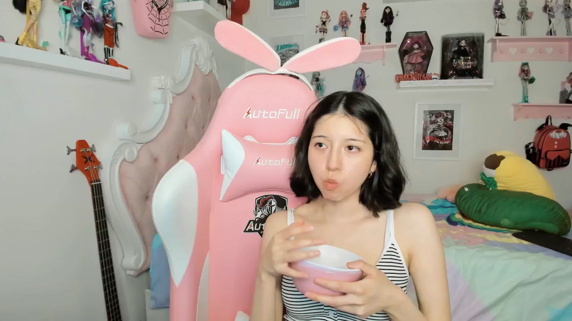 Gallery image thumbnail from Cherrycute666's myfreecams stream on, 03/10/2026, 06:01 image 13 of 20