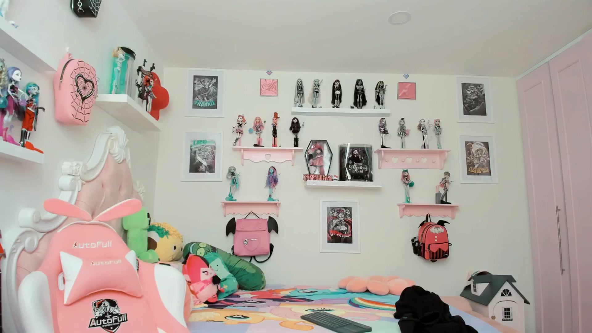 Gallery image thumbnail from Cherrycute666's myfreecams stream on, 03/12/2026, 20:50 image 14 of 20