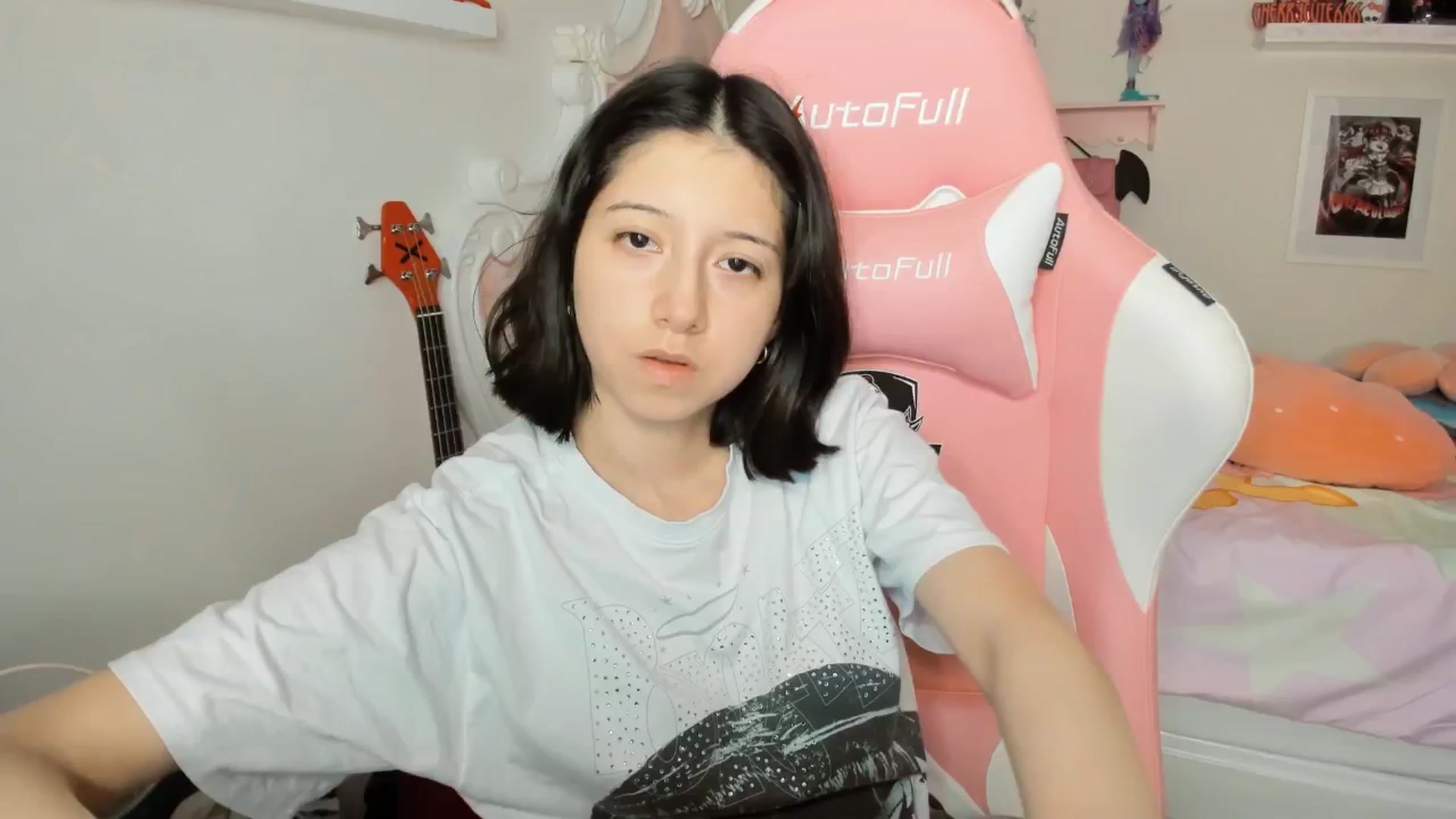 Gallery image thumbnail from Cherrycute666's myfreecams stream on, 03/13/2026, 24:39 image 17 of 20
