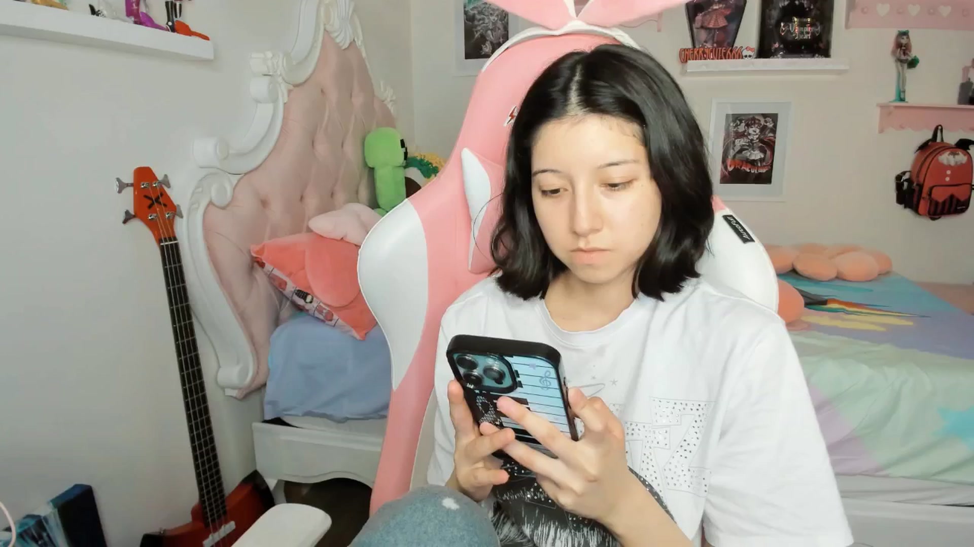 Gallery image thumbnail from Cherrycute666's myfreecams stream on, 03/13/2026, 24:39 image 10 of 20