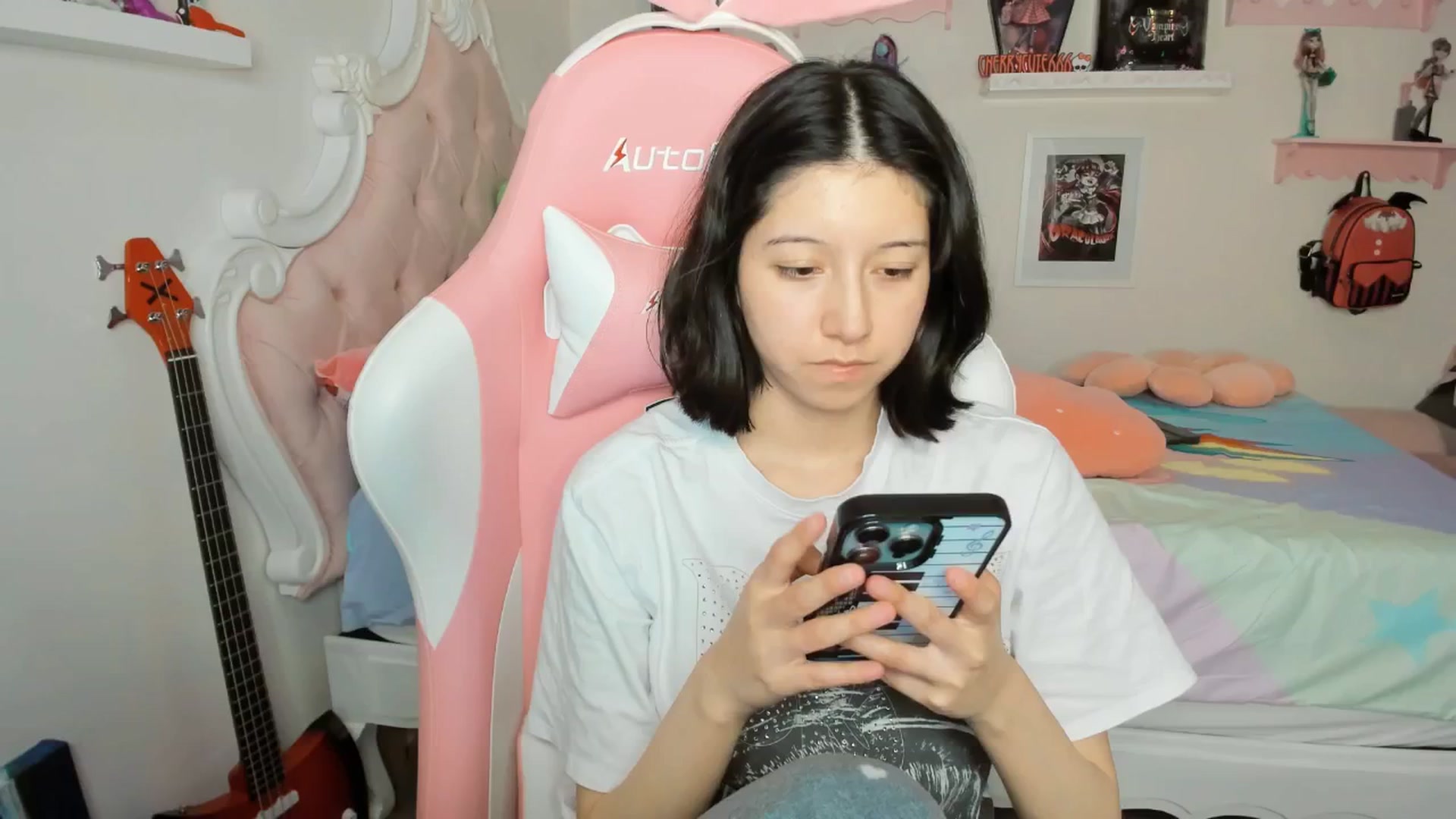 Gallery image thumbnail from Cherrycute666's myfreecams stream on, 03/13/2026, 24:39 image 16 of 20