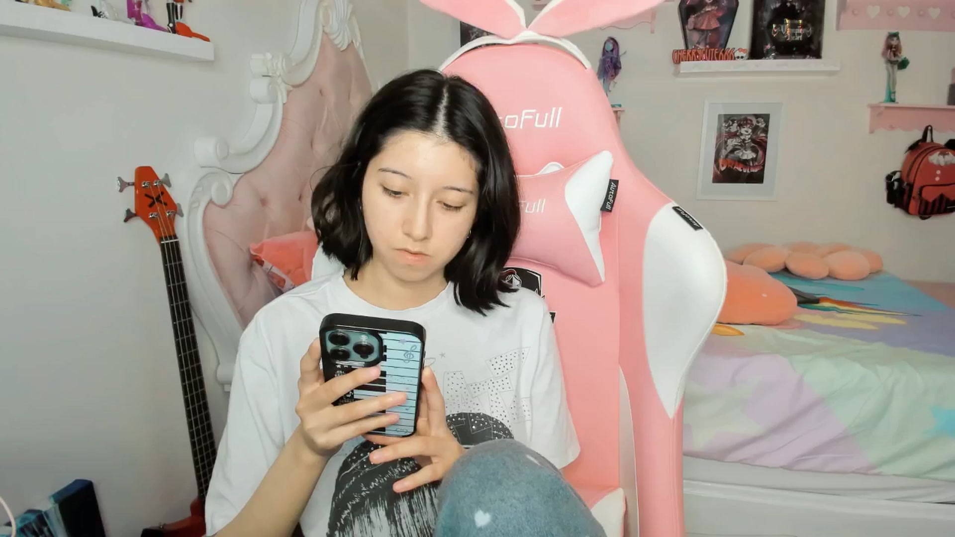 Gallery image thumbnail from Cherrycute666's myfreecams stream on, 03/13/2026, 24:39 image 1 of 20