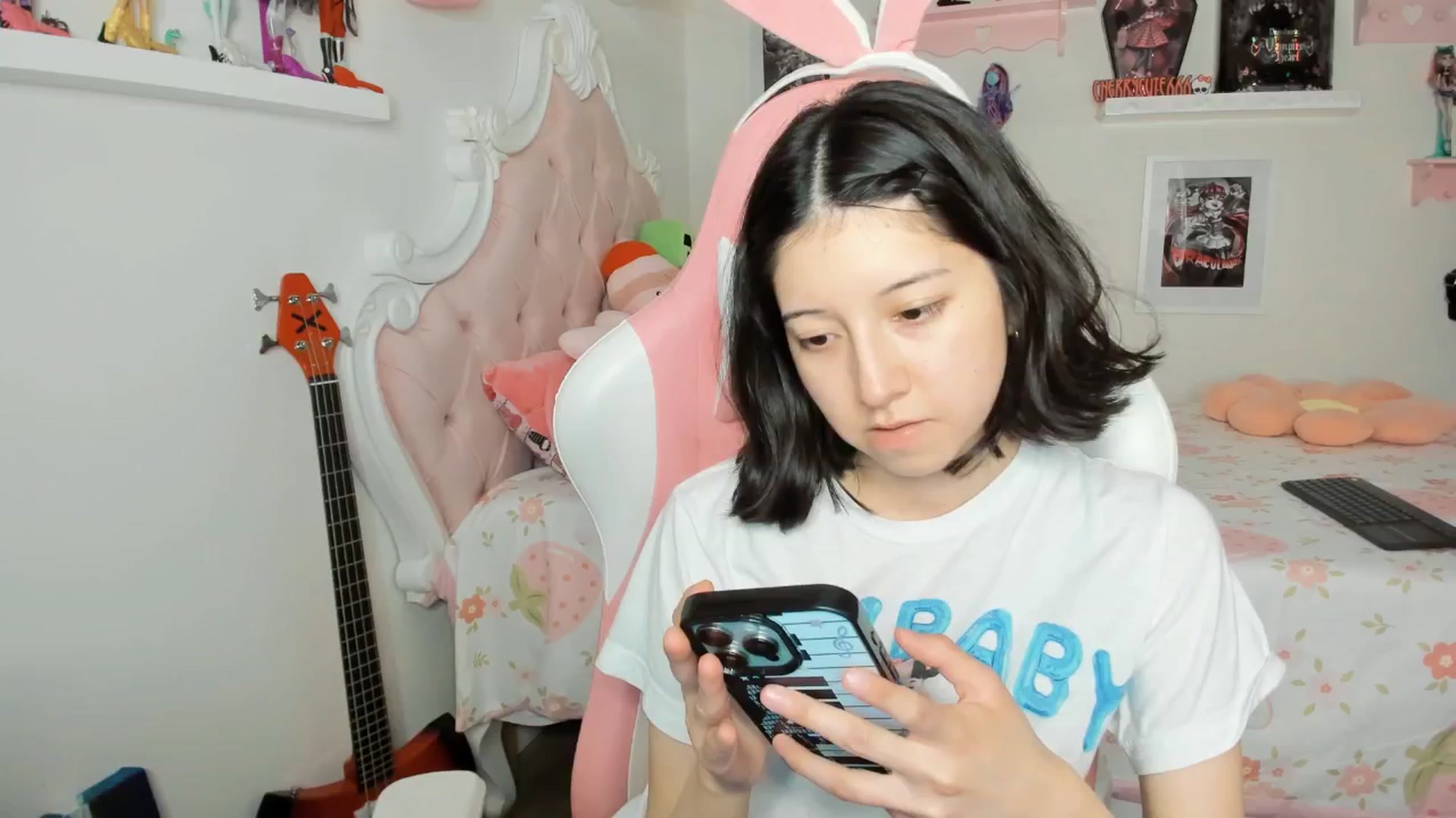 Gallery image thumbnail from Cherrycute666's myfreecams stream on, 03/18/2026, 05:35 image 9 of 20
