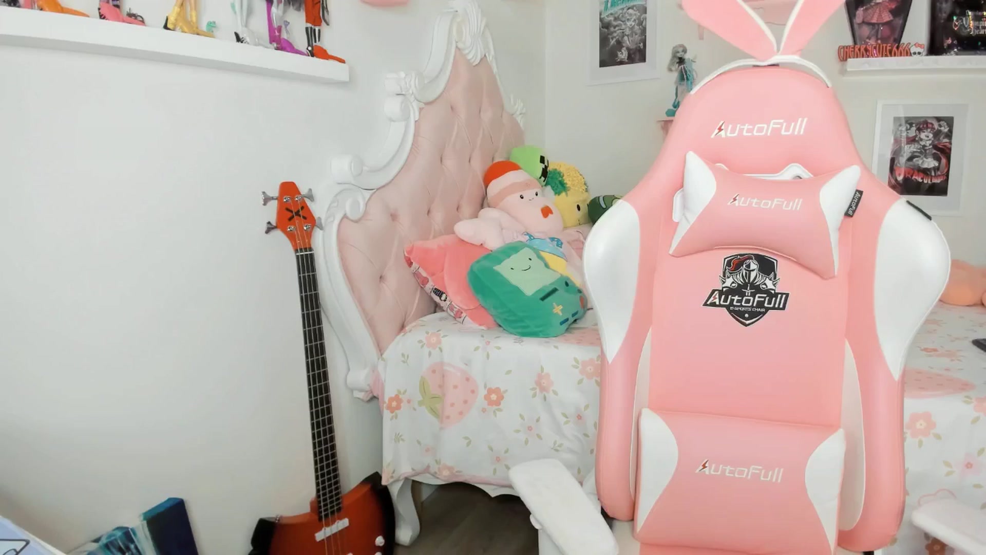 Gallery image thumbnail from Cherrycute666's myfreecams stream on, 03/18/2026, 05:35 image 12 of 20