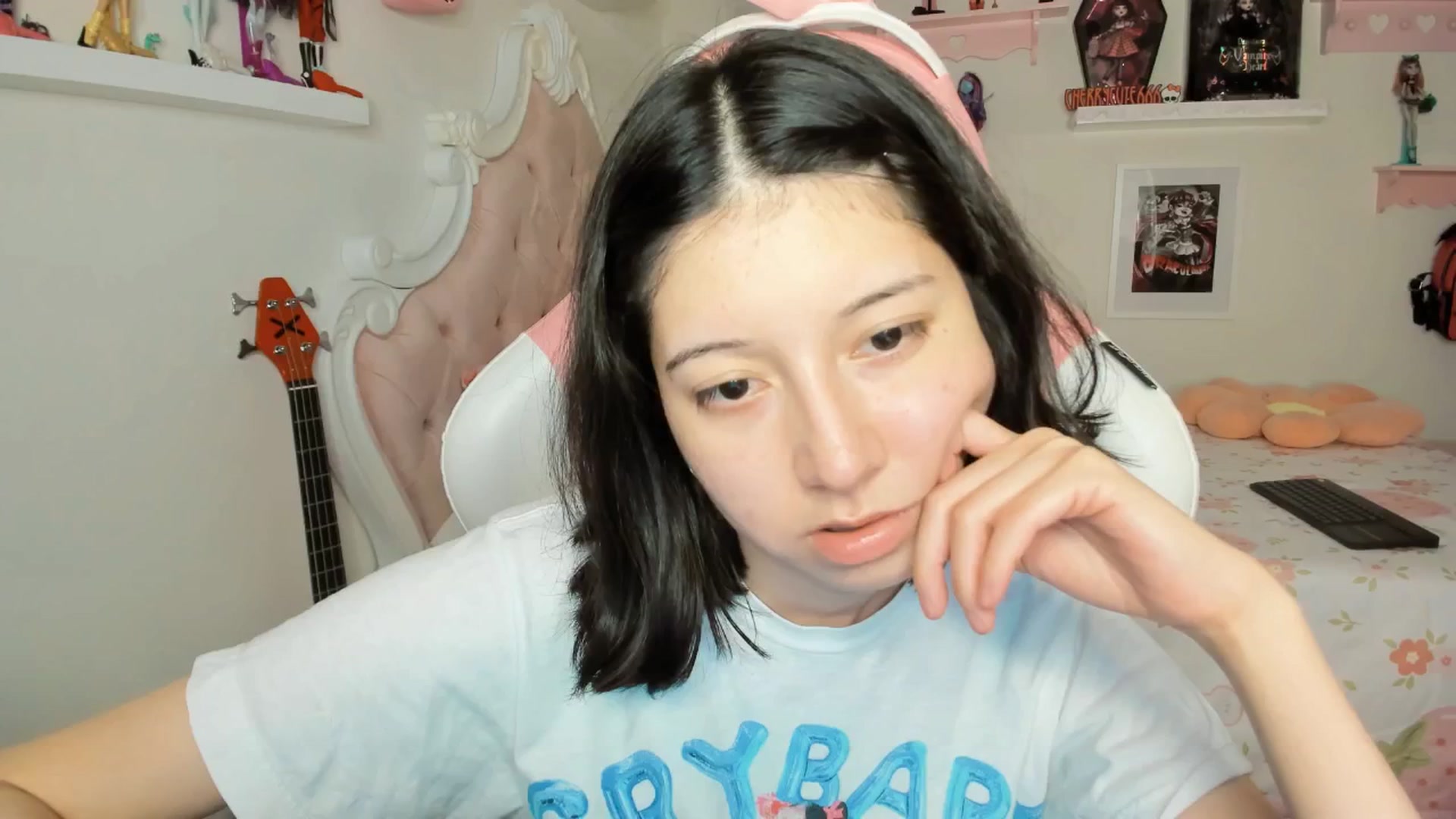 Gallery image thumbnail from Cherrycute666's myfreecams stream on, 03/18/2026, 05:35 image 10 of 20