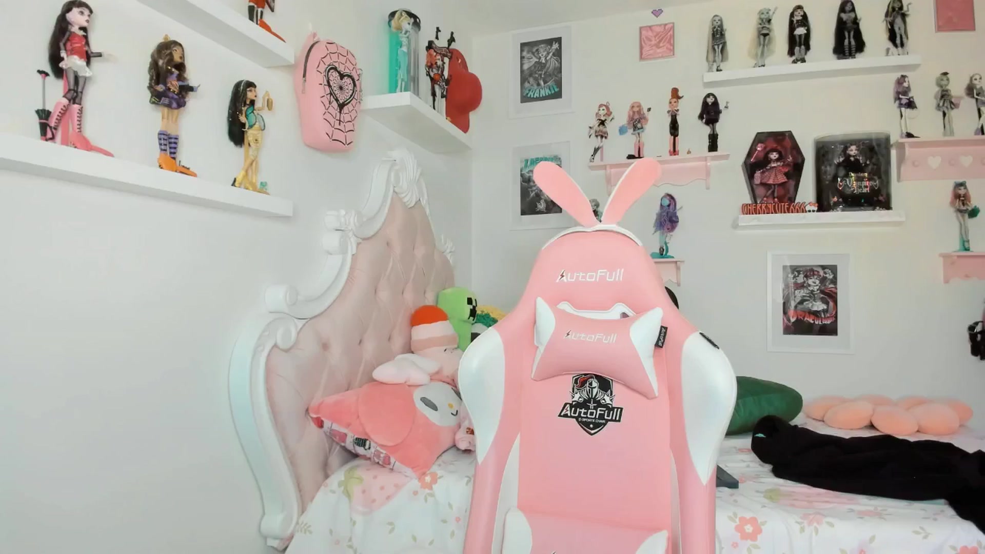 Gallery image thumbnail from Cherrycute666's myfreecams stream on, 03/19/2026, 05:06 image 13 of 20