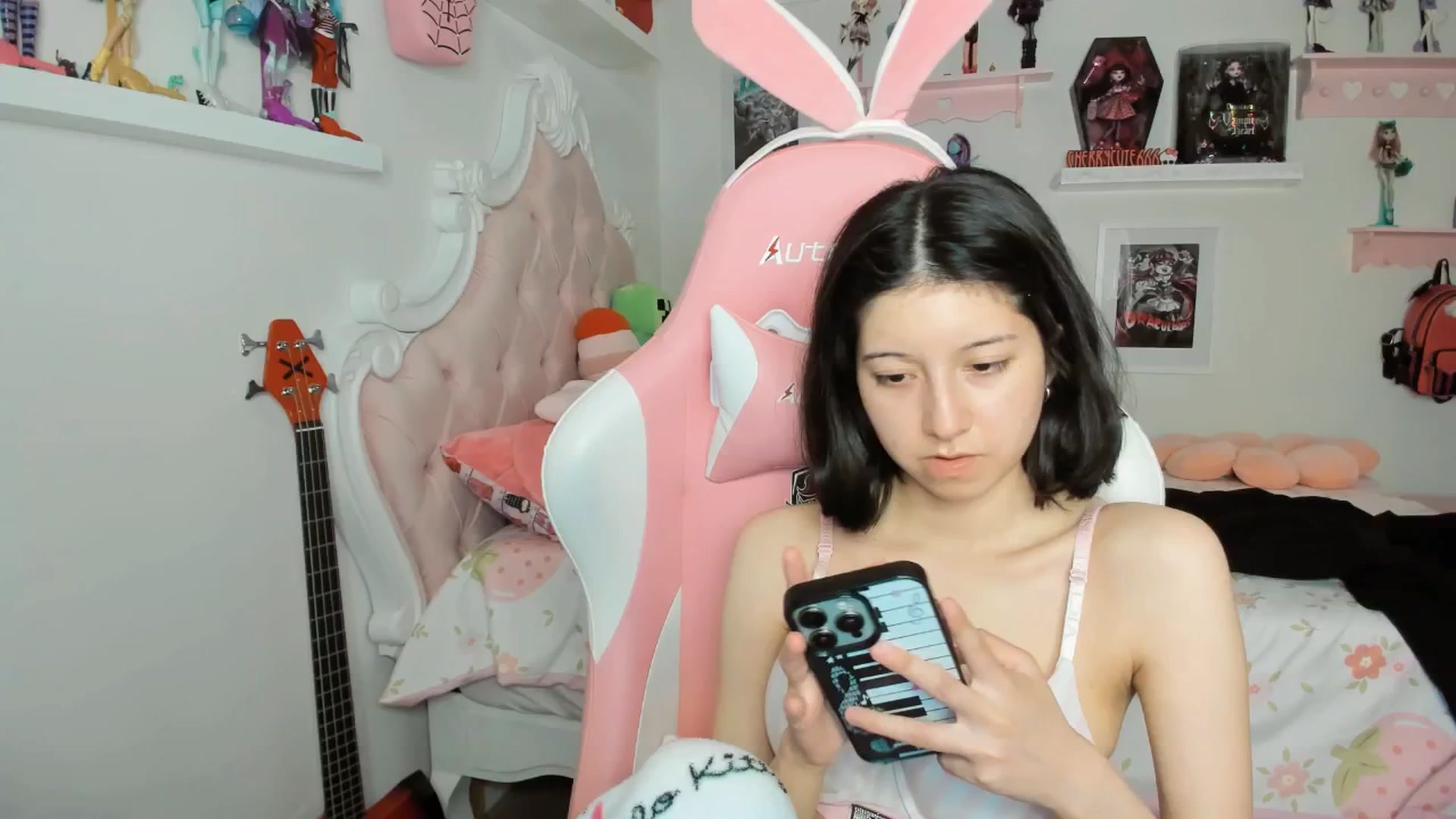 Gallery image thumbnail from Cherrycute666's myfreecams stream on, 03/19/2026, 05:06 image 9 of 20