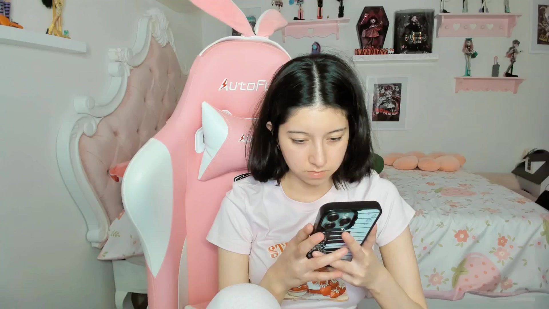 Gallery image thumbnail from Cherrycute666's myfreecams stream on, 03/20/2026, 06:13 image 6 of 20