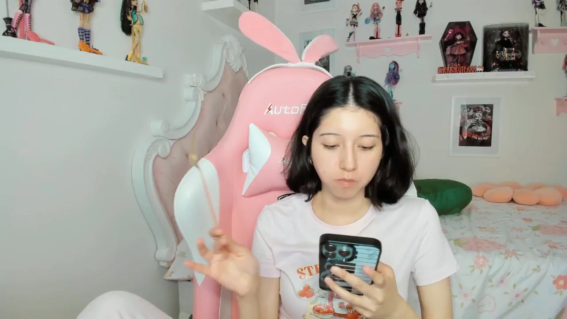 Gallery image thumbnail from Cherrycute666's myfreecams stream on, 03/20/2026, 06:13 image 2 of 20
