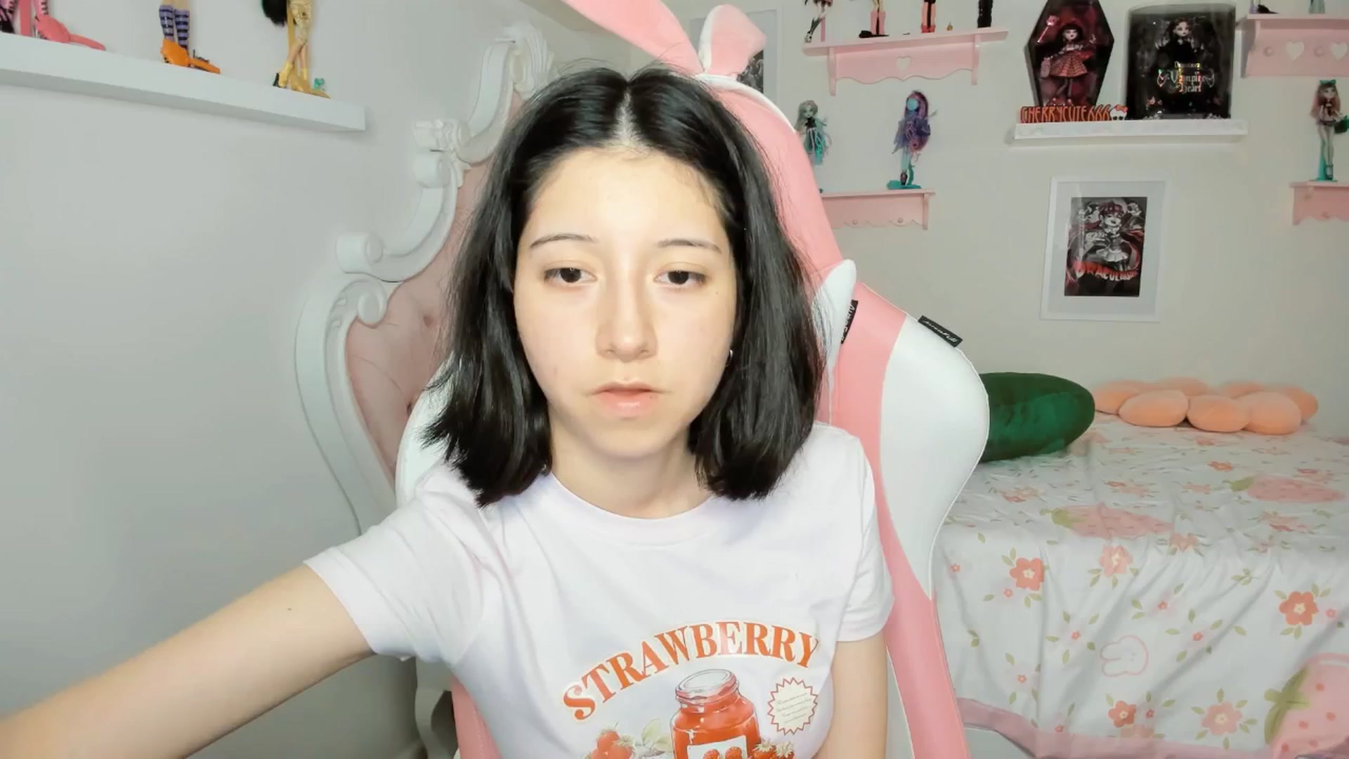 Gallery image thumbnail from Cherrycute666's myfreecams stream on, 03/20/2026, 06:13 image 9 of 20