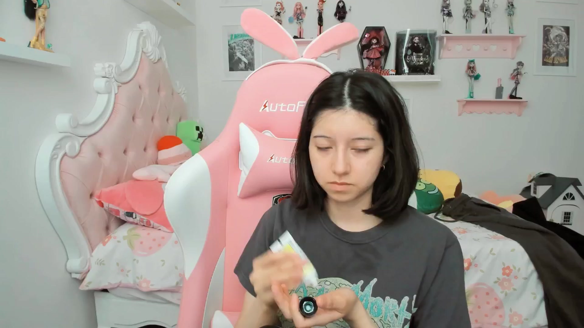 Gallery image thumbnail from Cherrycute666's myfreecams stream on, 03/23/2026, 21:25 image 4 of 20