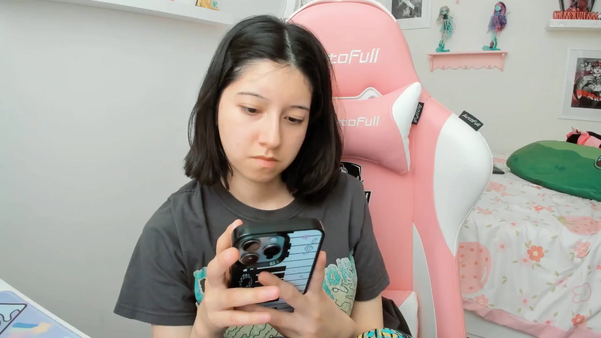 Gallery image thumbnail from Cherrycute666's myfreecams stream on, 03/23/2026, 21:25 image 14 of 20