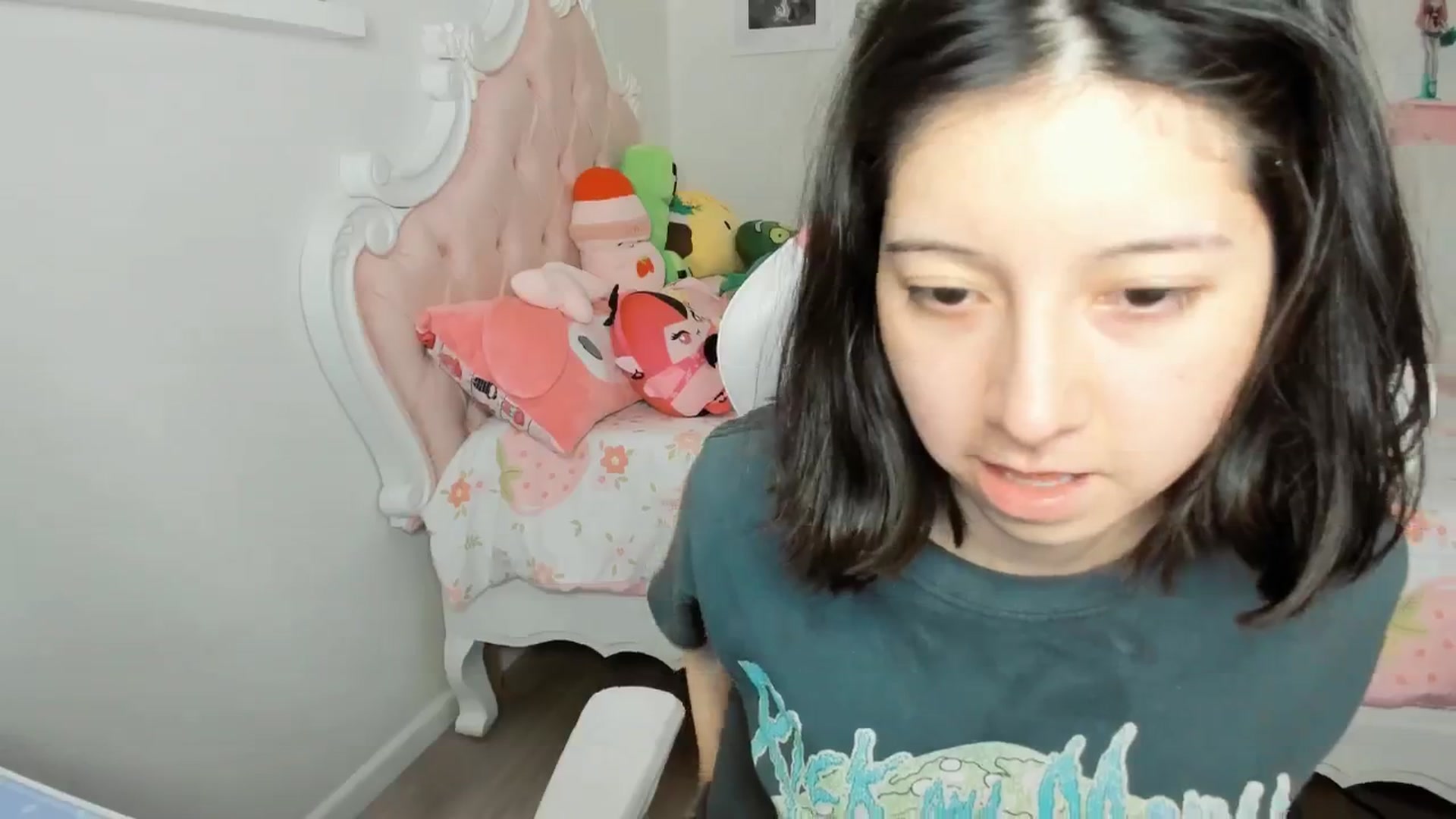 Gallery image thumbnail from Cherrycute666's myfreecams stream on, 03/24/2026, 05:00 image 16 of 20