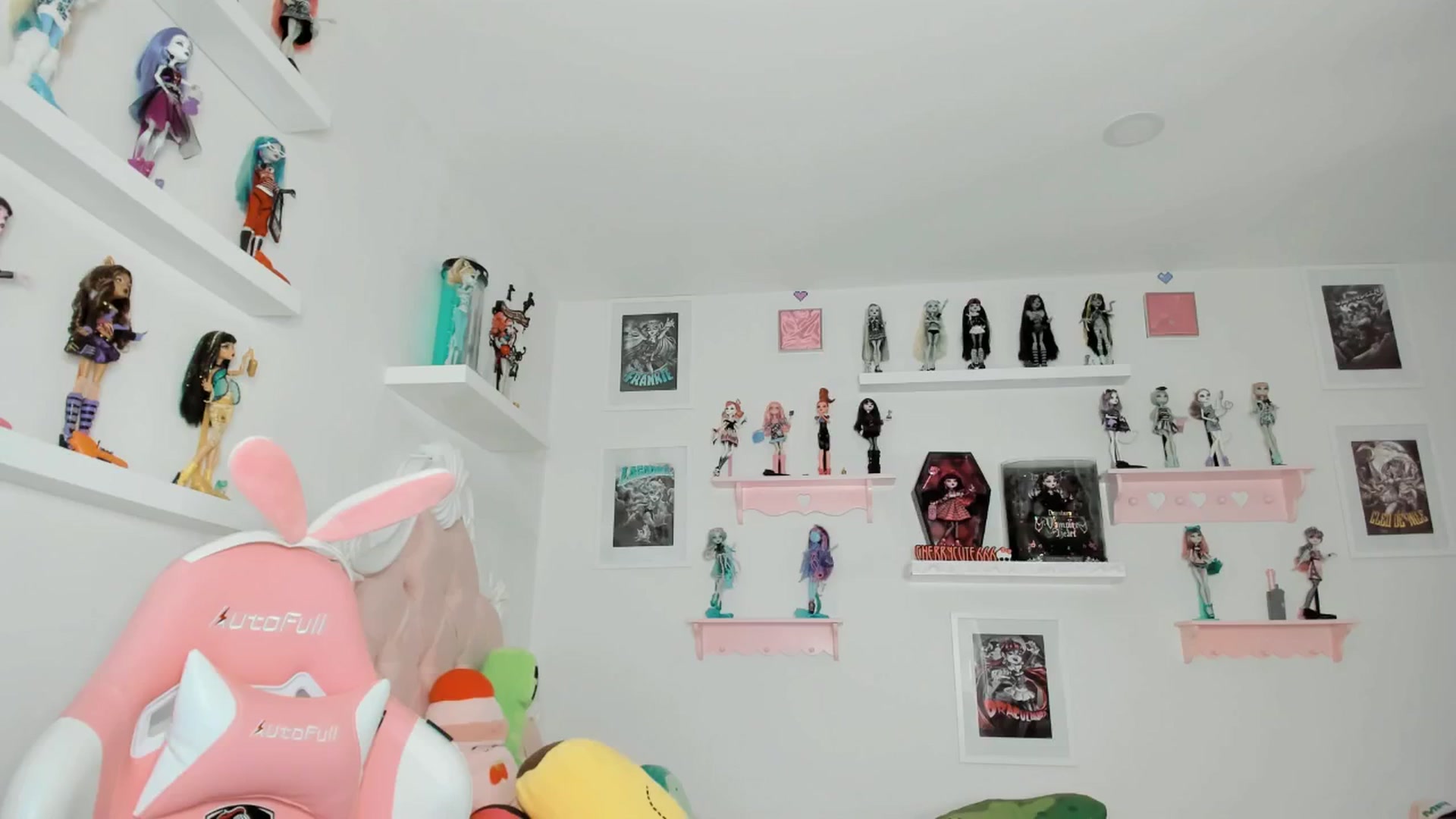 Gallery image thumbnail from Cherrycute666's myfreecams stream on, 03/25/2026, 06:56 image 15 of 20