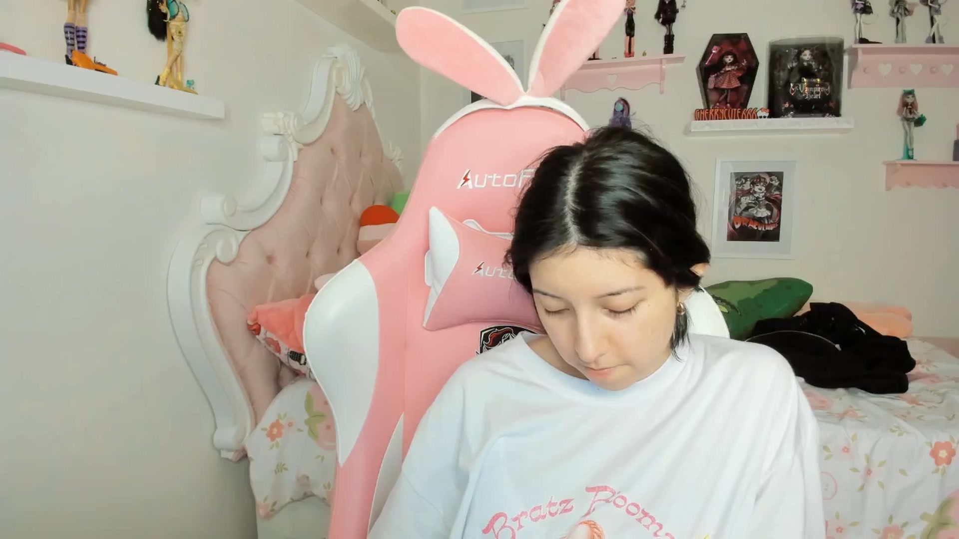 Gallery image thumbnail from Cherrycute666's myfreecams stream on, 03/25/2026, 06:56 image 16 of 20