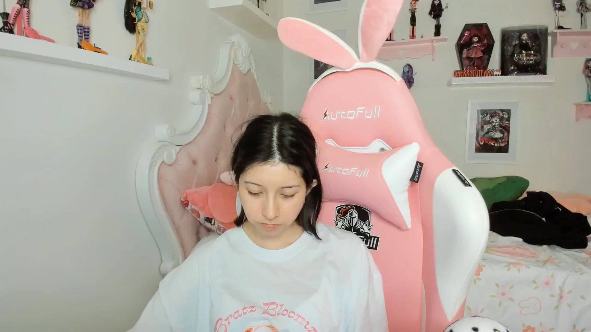 Gallery image thumbnail from Cherrycute666's myfreecams stream on, 03/25/2026, 06:56 image 17 of 20