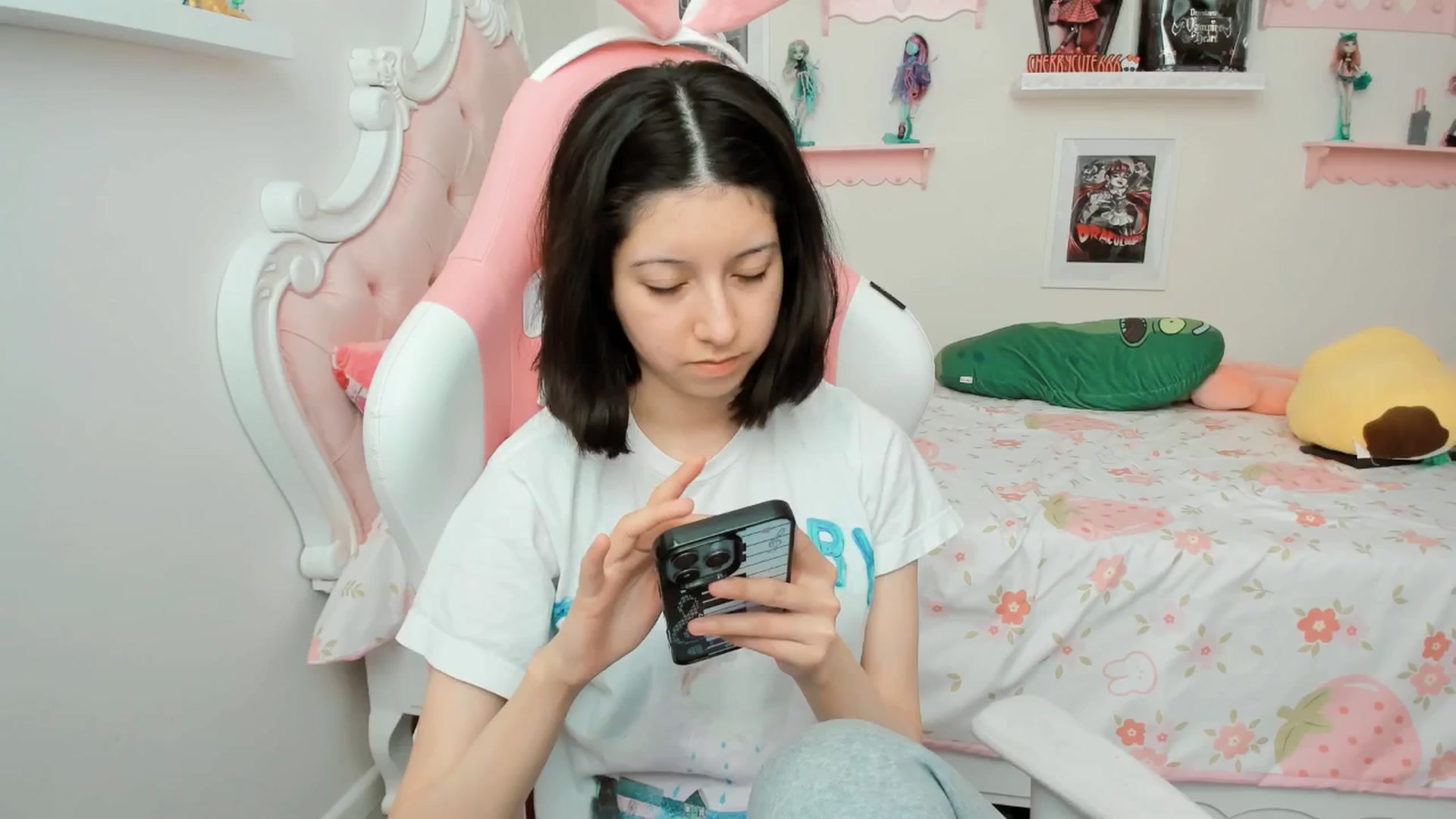 Gallery image thumbnail from Cherrycute666's myfreecams stream on, 03/26/2026, 23:08 image 4 of 20