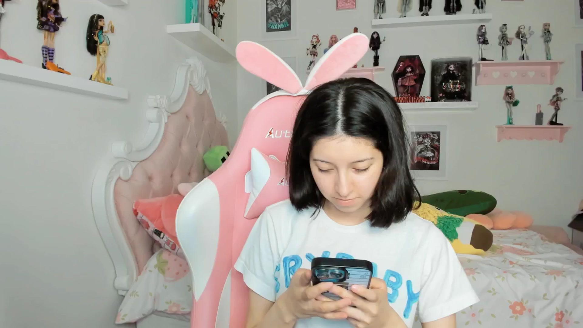Gallery image thumbnail from Cherrycute666's myfreecams stream on, 03/27/2026, 01:39 image 17 of 20