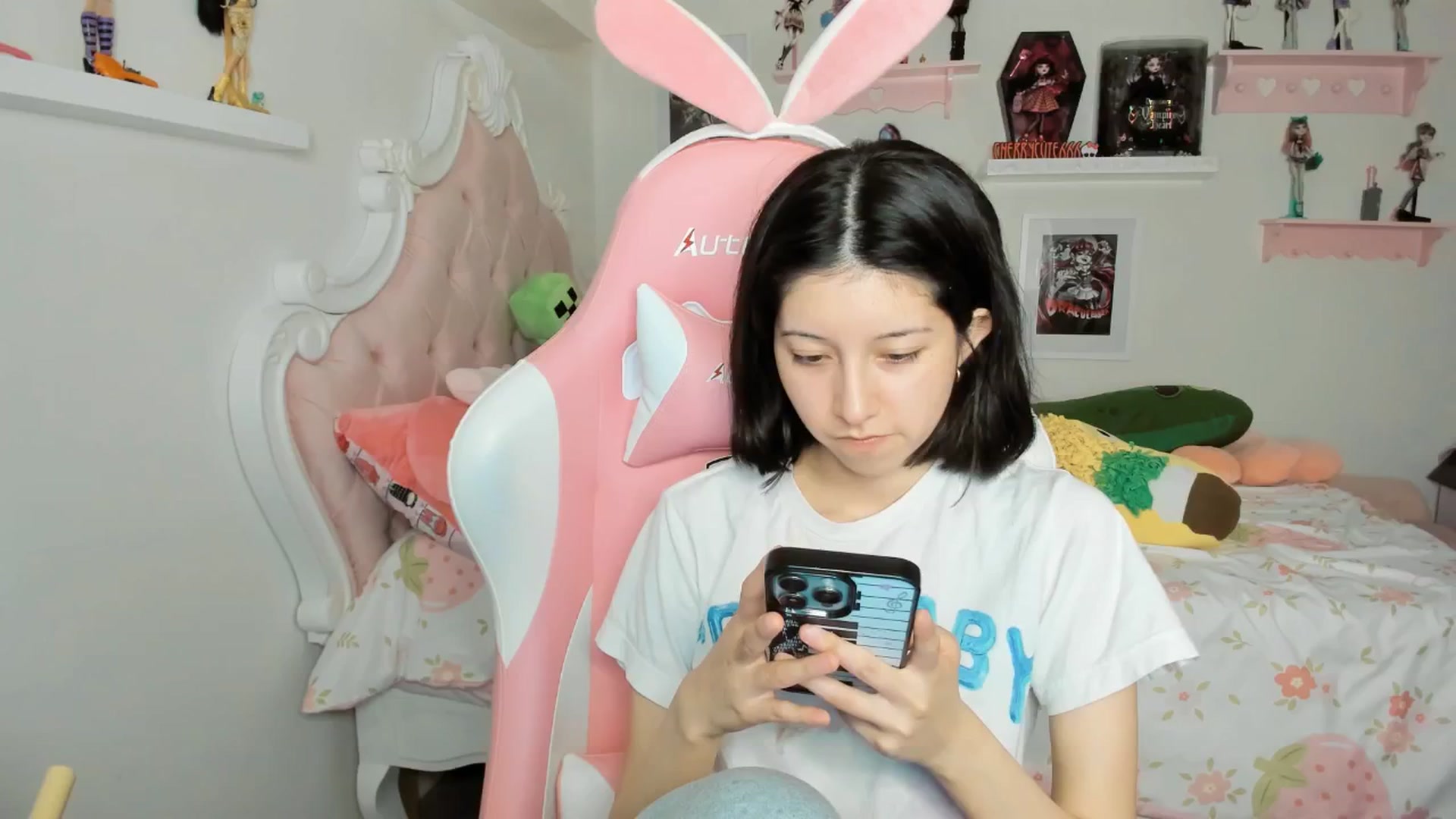 Gallery image thumbnail from Cherrycute666's myfreecams stream on, 03/27/2026, 02:16 image 6 of 20