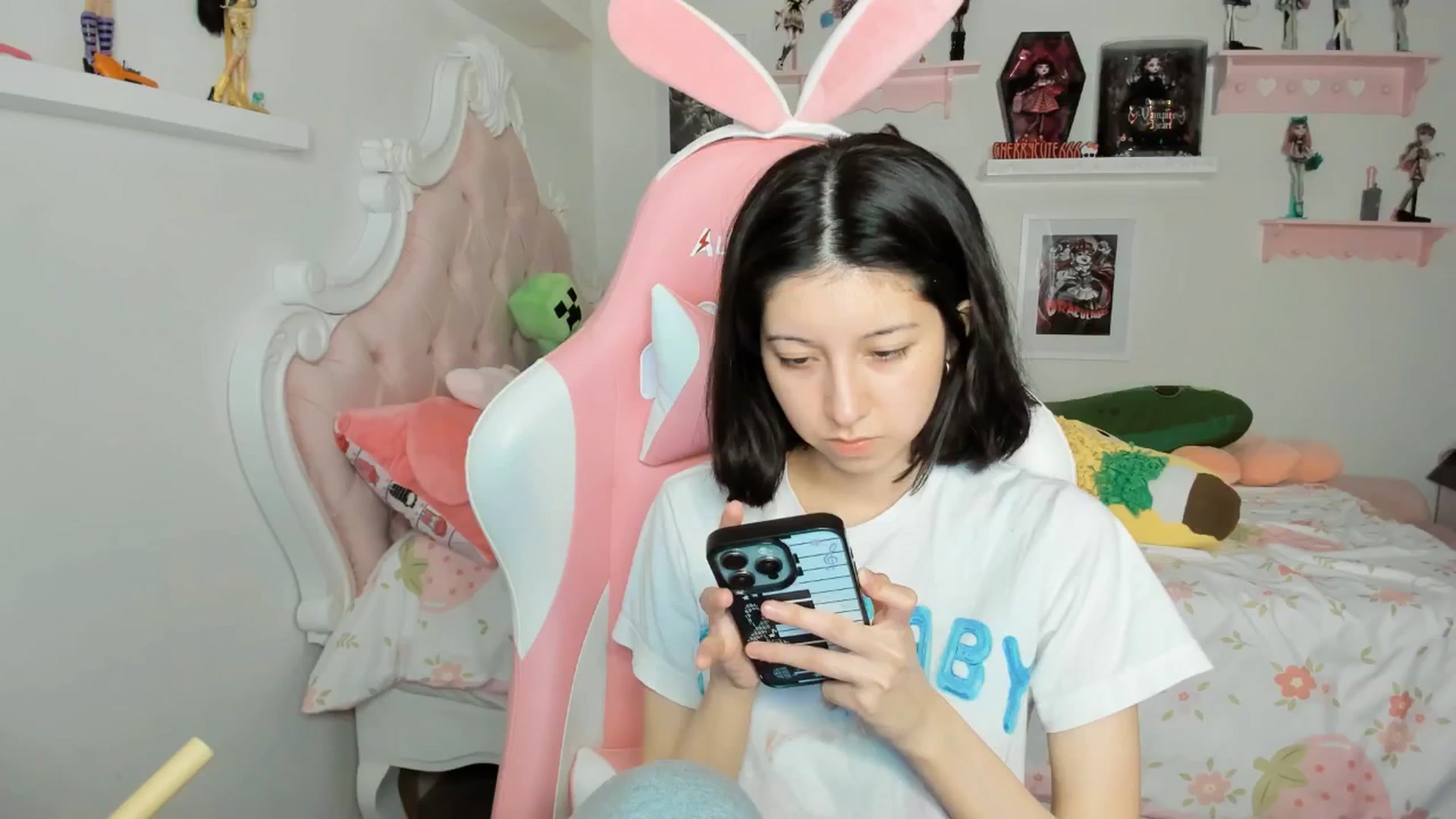 Gallery image thumbnail from Cherrycute666's myfreecams stream on, 03/27/2026, 02:16 image 1 of 20