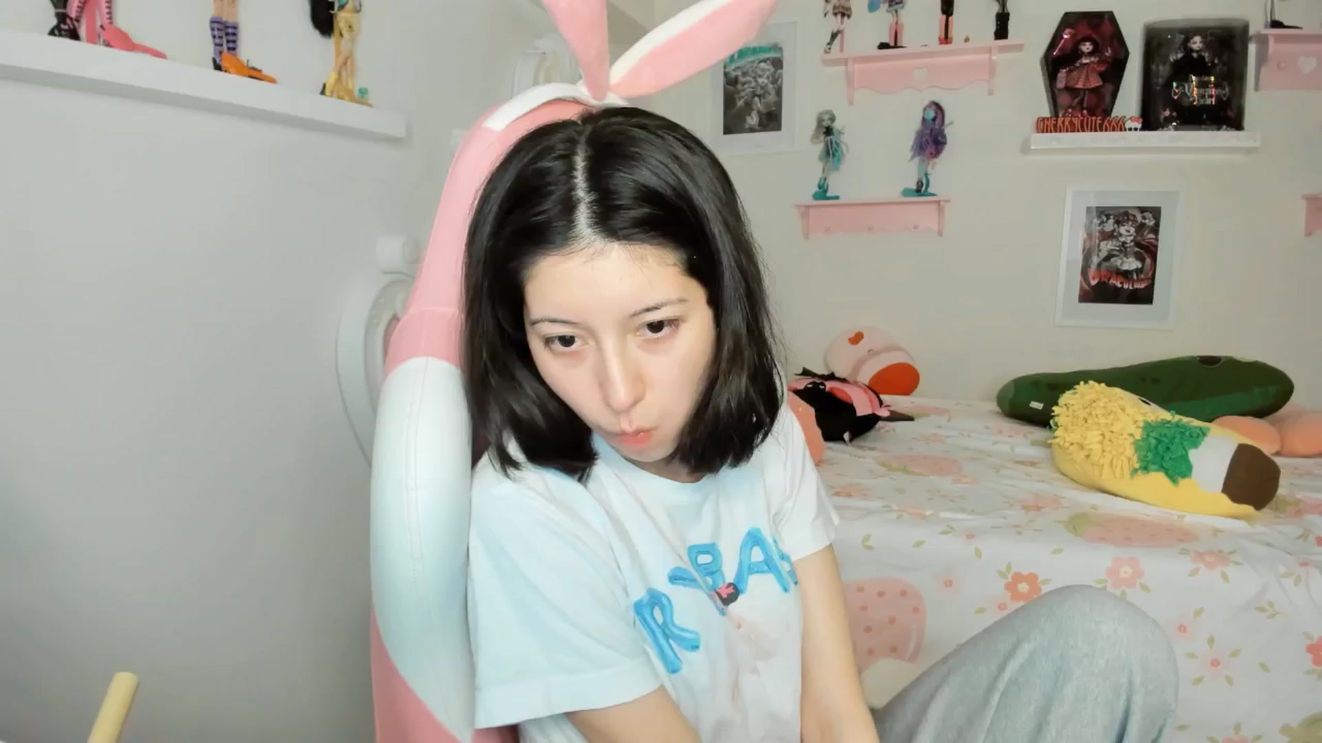 Gallery image thumbnail from Cherrycute666's myfreecams stream on, 03/27/2026, 02:16 image 15 of 20