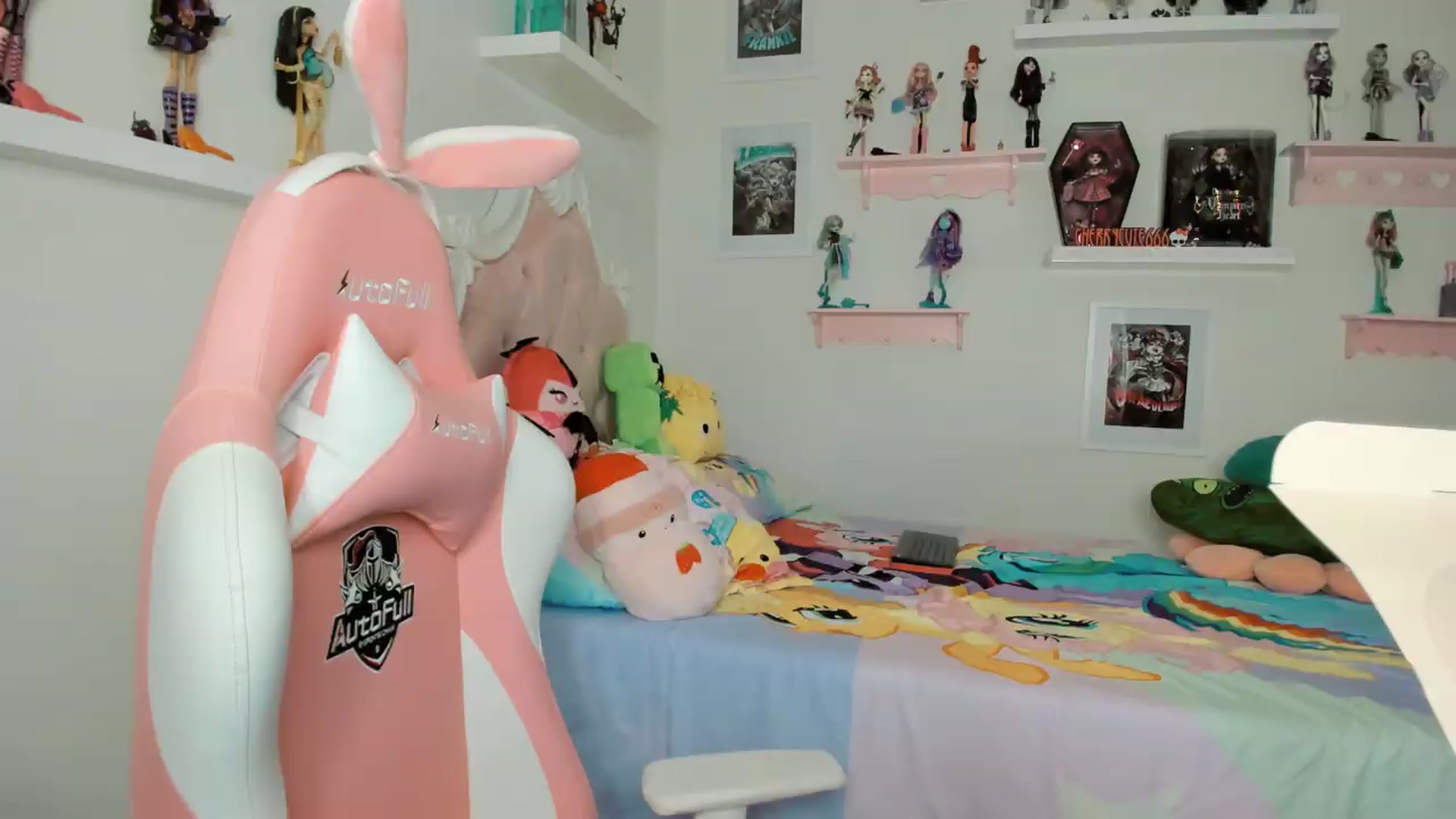 Gallery image thumbnail from Cherrycute666's myfreecams stream on, 04/22/2026, 03:54 image 14 of 20