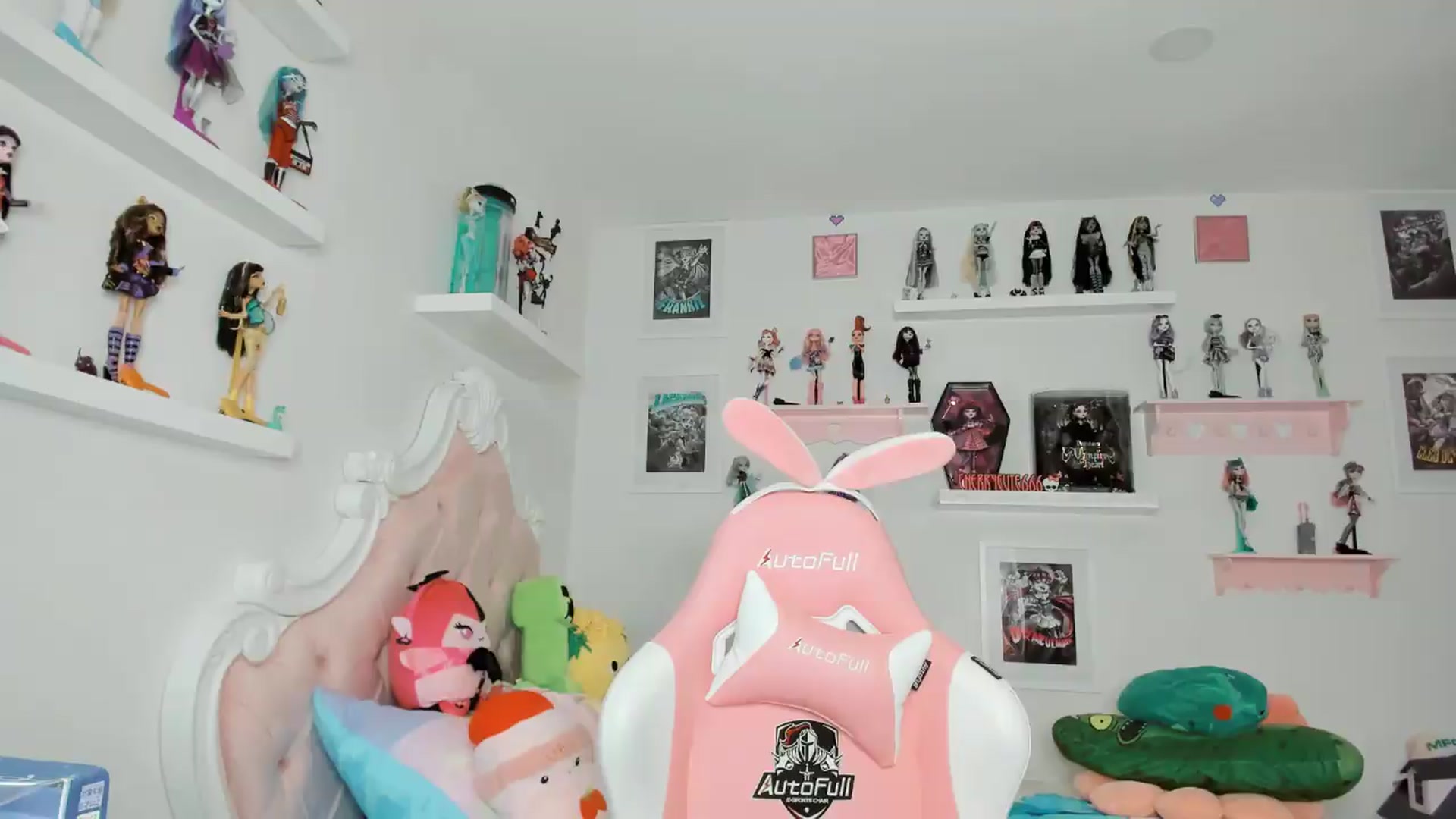 Gallery image thumbnail from Cherrycute666's myfreecams stream on, 04/22/2026, 03:54 image 3 of 20